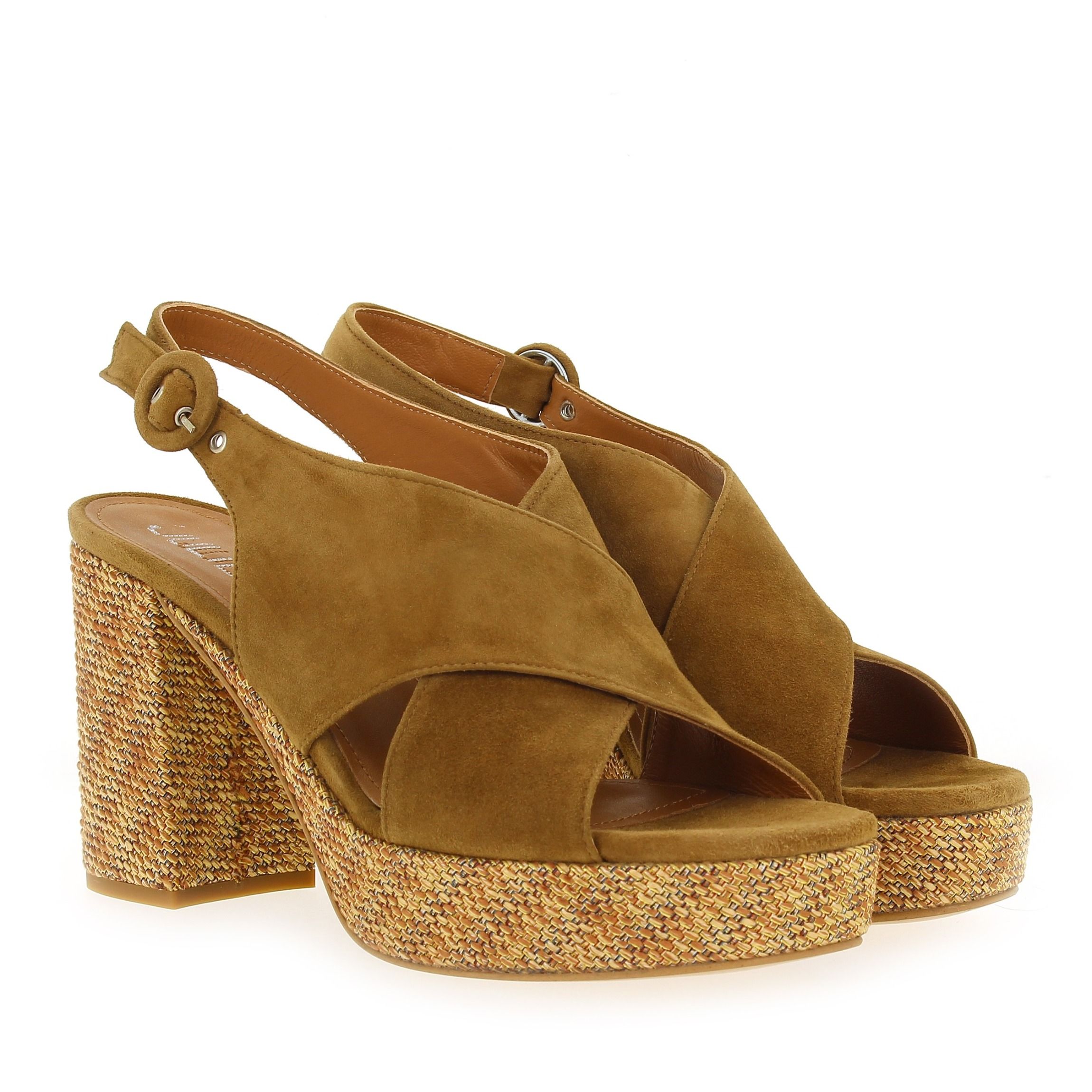 Julie Dee  BR 255 - Noisette