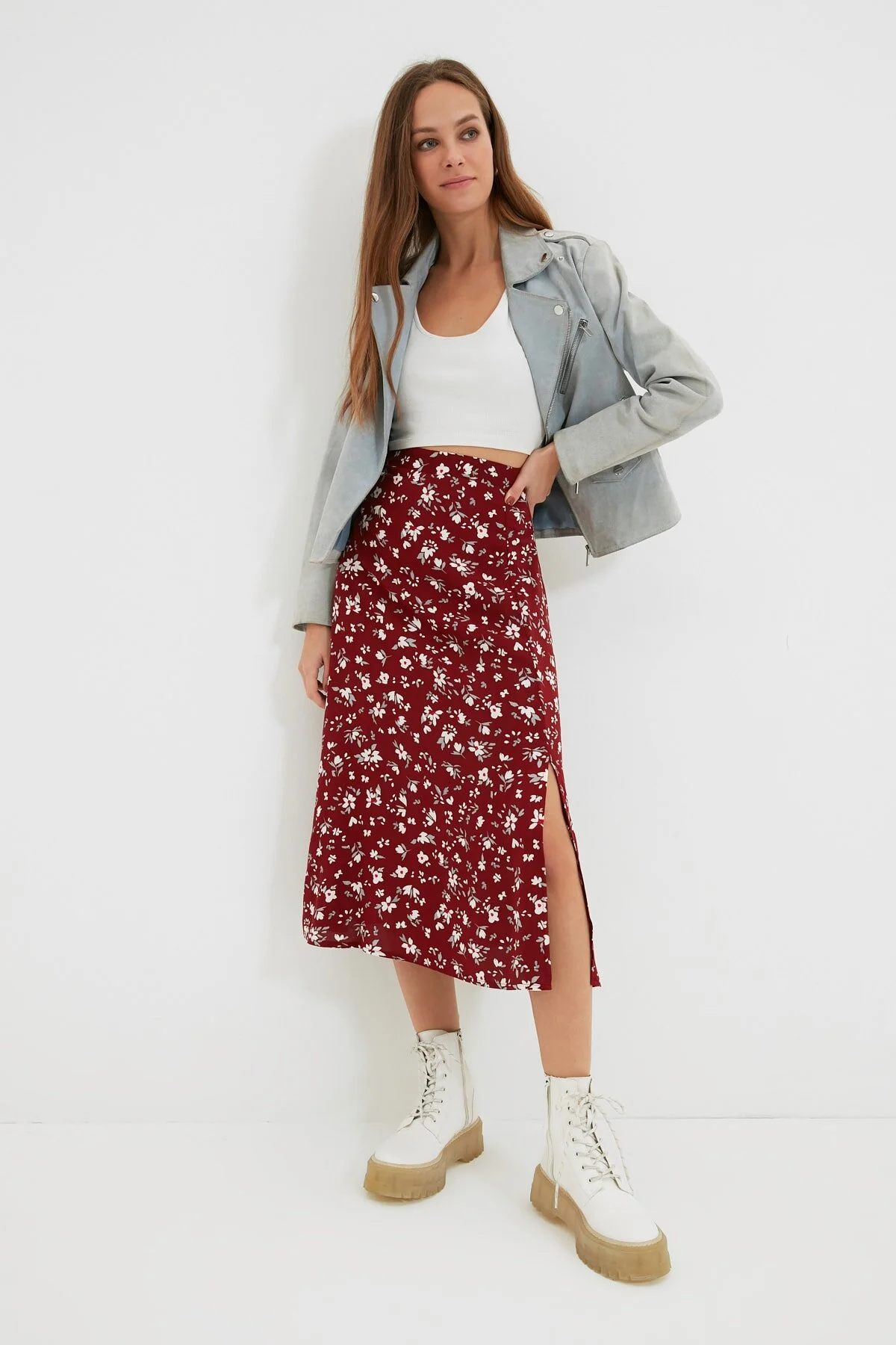 Trendyol Collection  Burgunderfarbener Midi-Webrock aus Viskosestoff mit Schlitz und detailliertem Blumenmuster TWOSS20ET0231