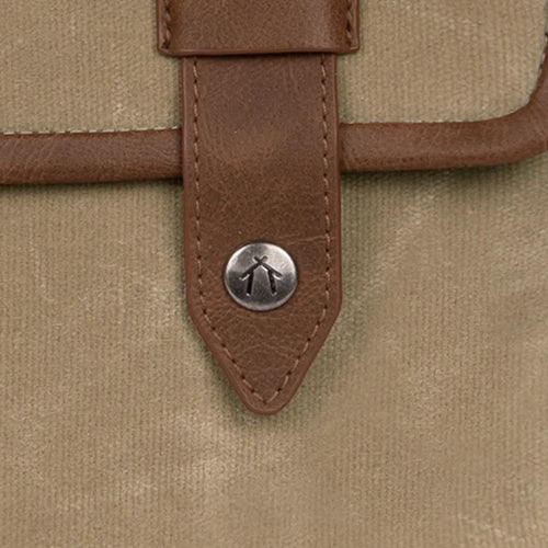 Medium front pocket with beige flap