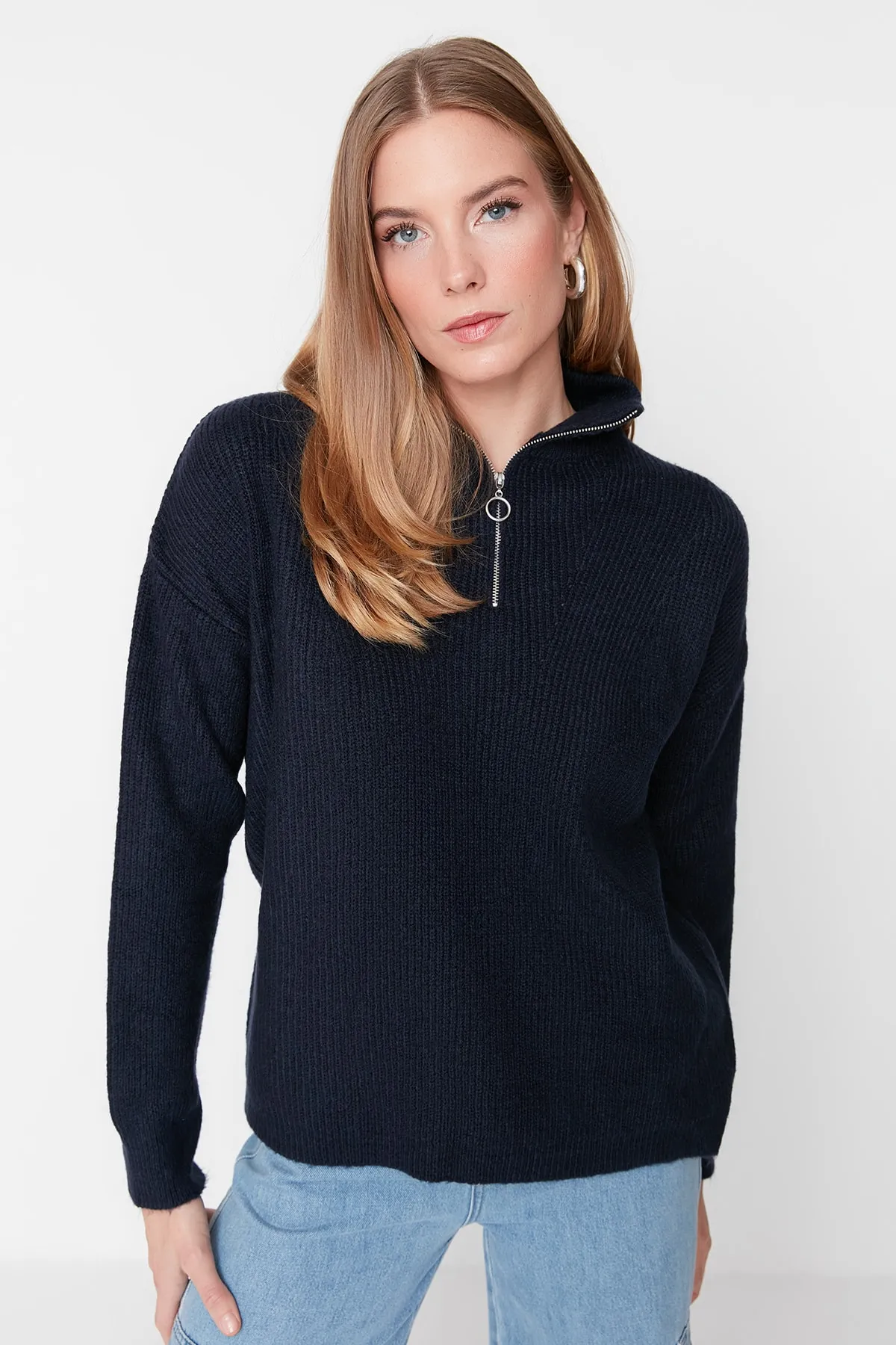Trendyol Collection  Marineblauer Strickpullover mit weicher Struktur und Reißverschluss TWOAW20XS0009