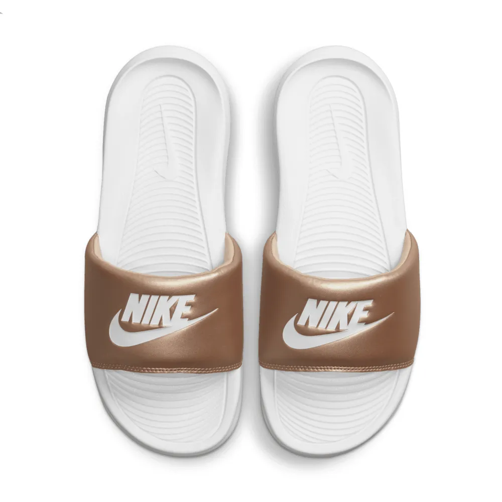 Nike Victori One CN9677-900 / weiss