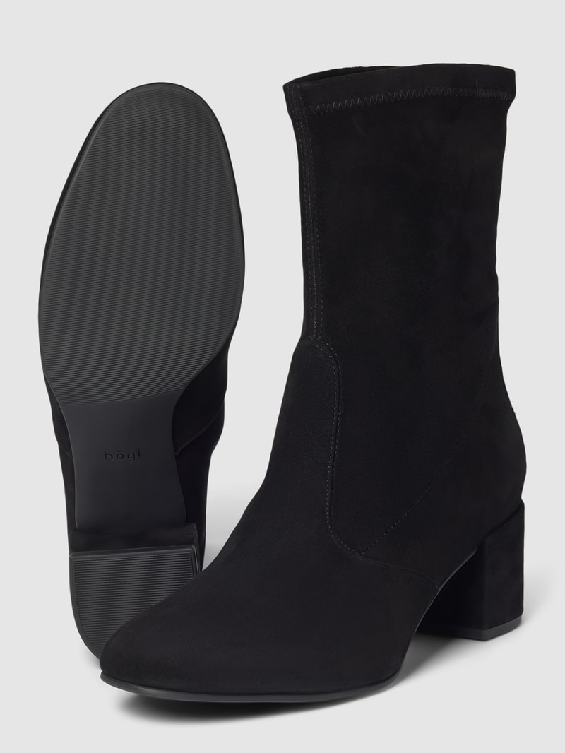Stiefeletten mit spitzer Form in schwarz