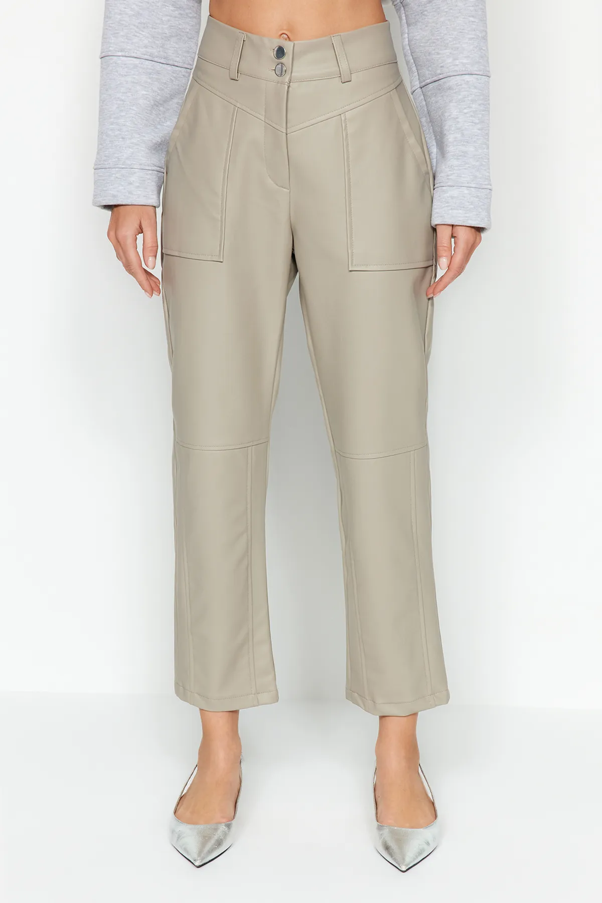 Trendyol Collection  Nerzfarbene Hose aus gewebtem Kunstleder im Zigarettenstil TWOAW22PL0347