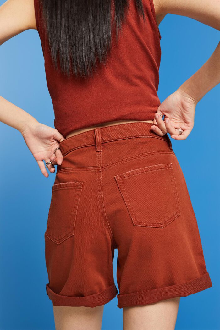 Jeansshorts mit hohem Bund und Umschlagsäumen