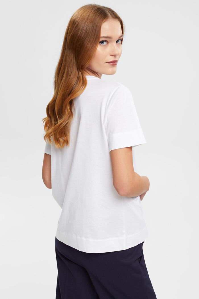 T-Shirt mit Print auf Brusthöhe