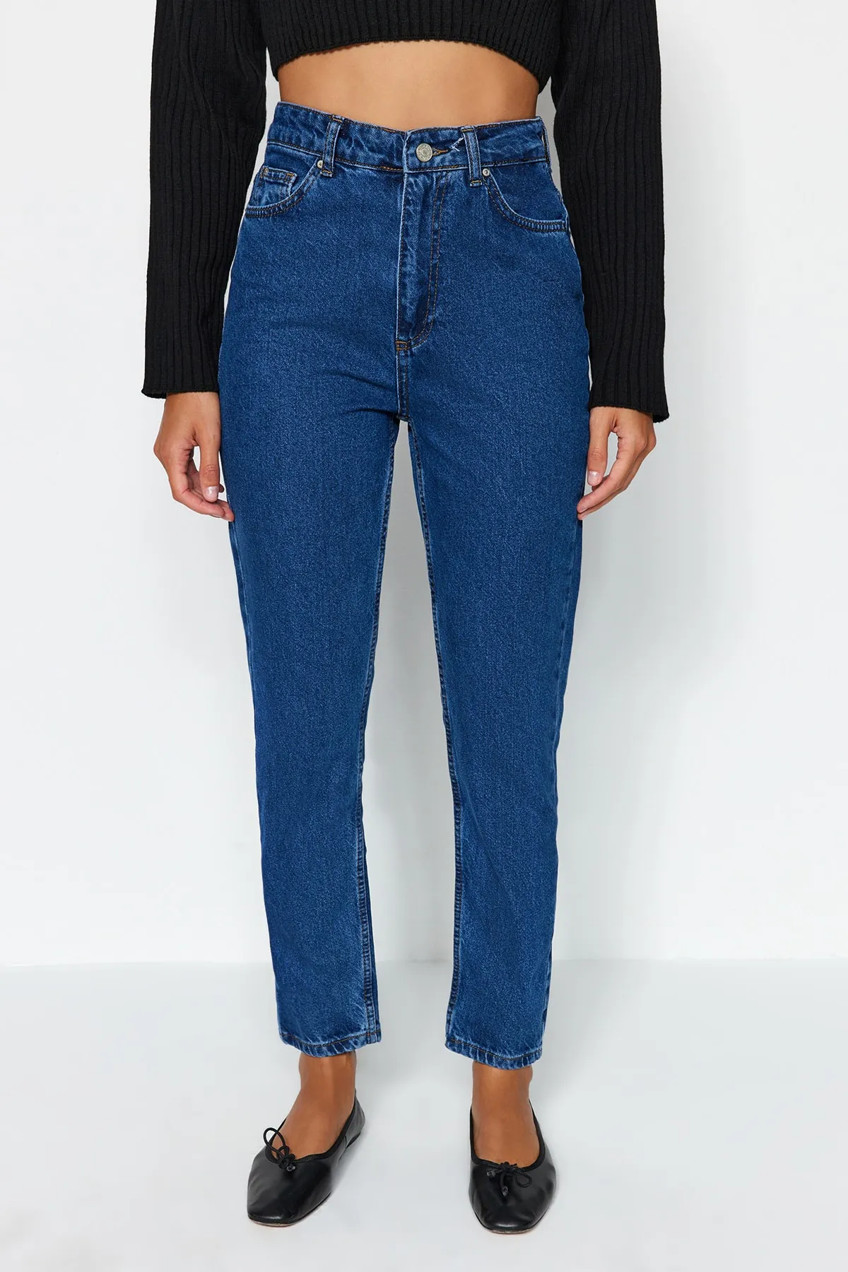 Trendyol Collection  Indigoblaue Mom-Jeans mit hoher Taille TWOSS20JE0108