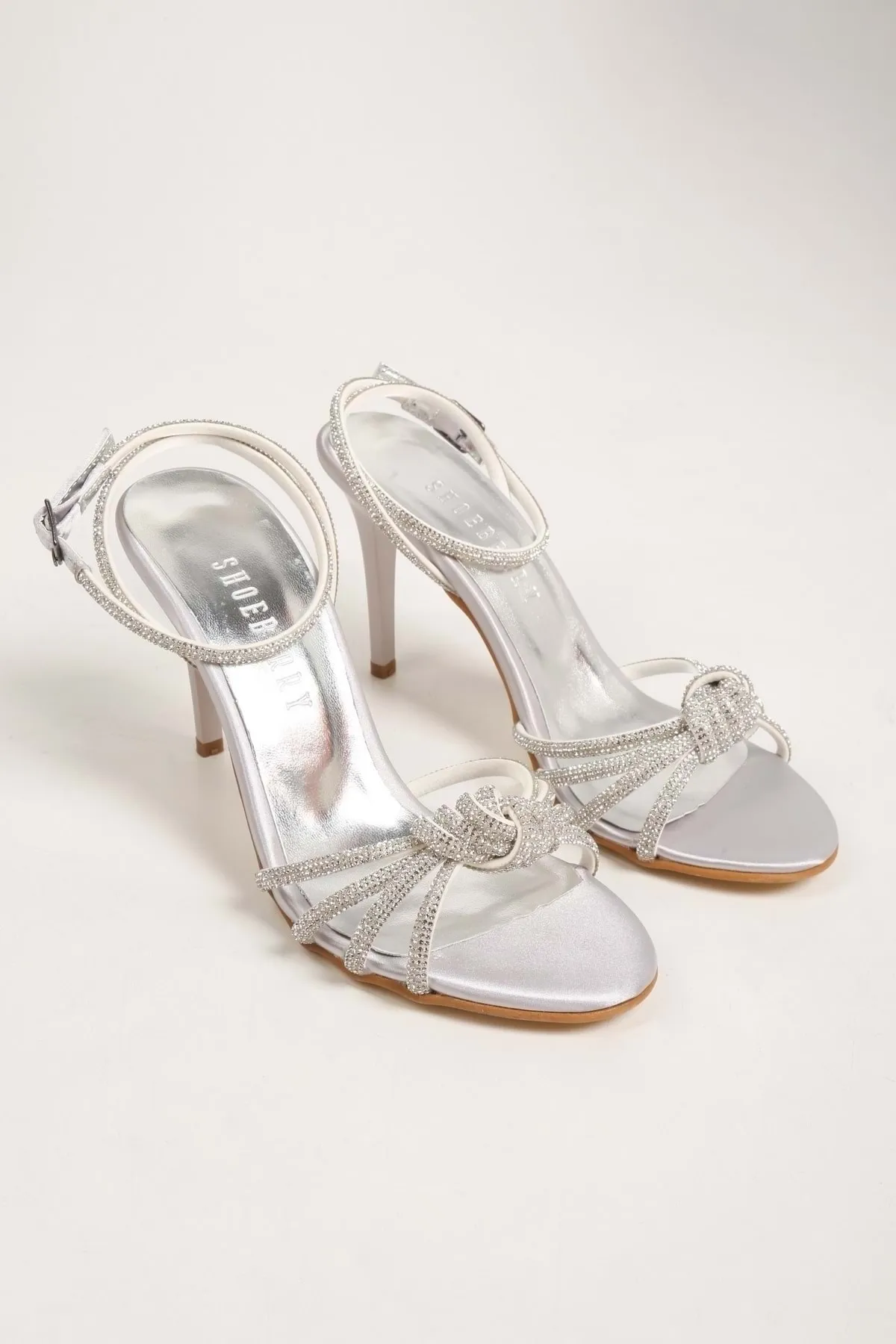 Shoeberry  Damen-Yord-Schuhe mit silbernem Satin-Stein und Absatz