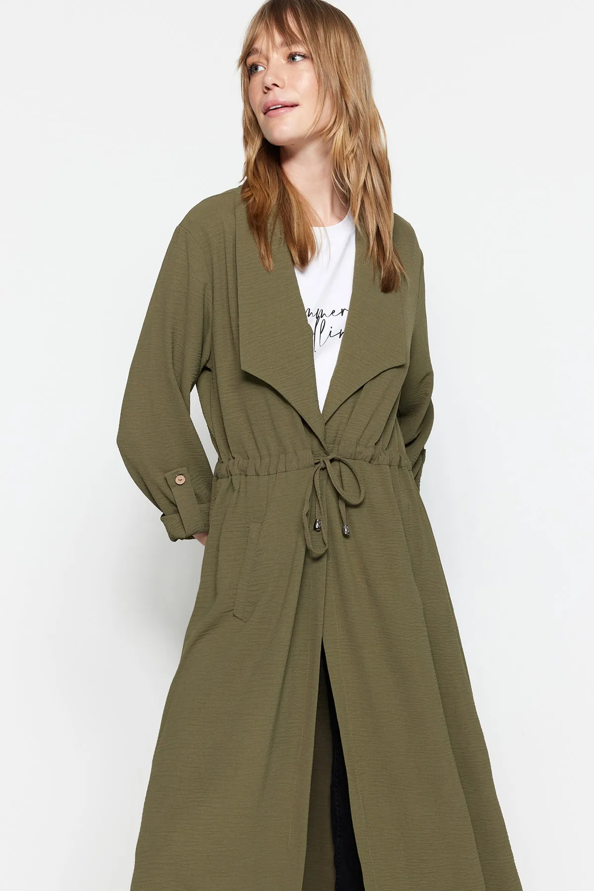 Trendyol Modest  Khakifarbene, gewebte Wear-Out-Cap mit Krawattendetails und Ferace TCTSS21CE0400
