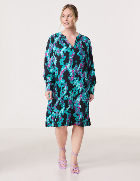 Ausgestelltes Printkleid