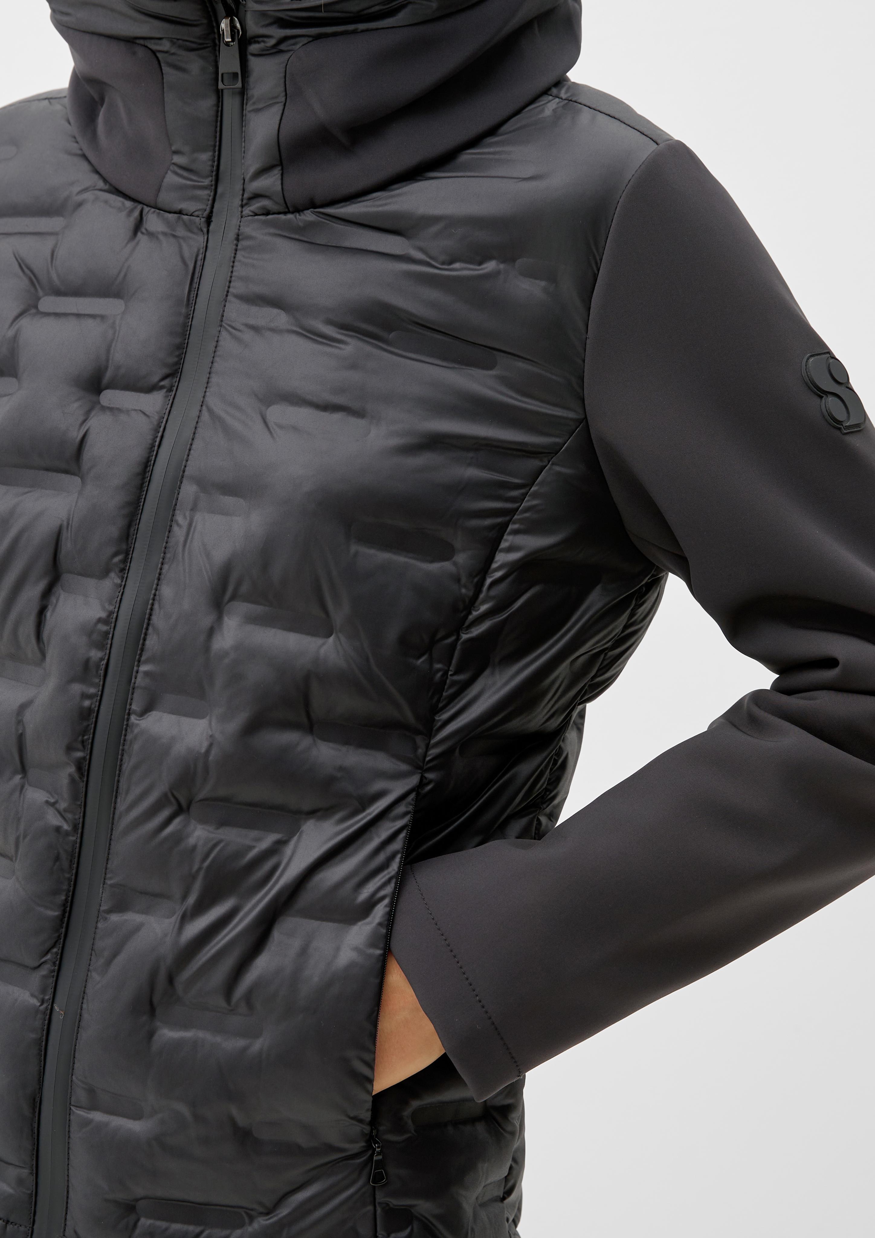 Jacke mit verstaubarer Kapuze  EME-2120478-9999