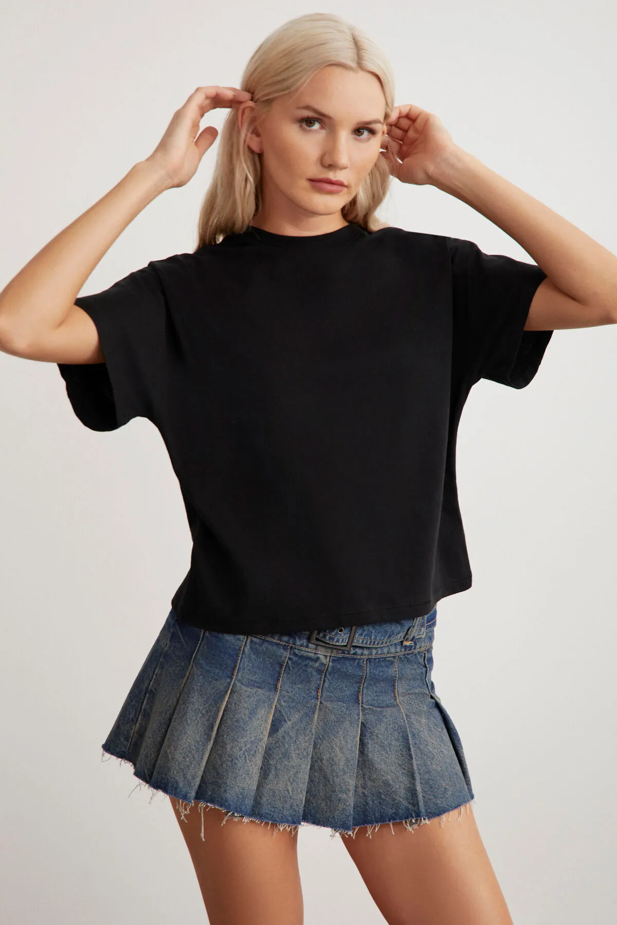 GRIMELANGE  Lottie Damen-T-Shirt mit regulärer Passform und Rundhalsausschnitt aus 100 % Baumwolle in Schwarz