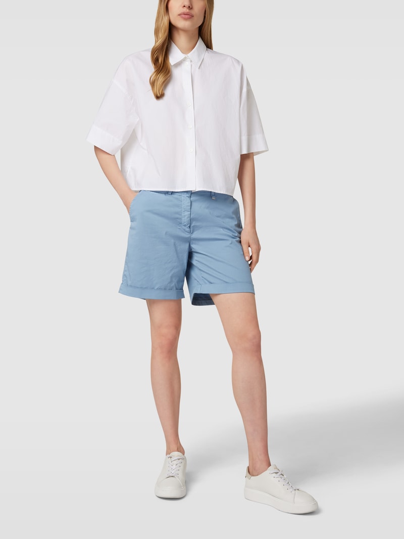 Straight Fit Bermuda mit Anhänger in metallic Modell 'JACQUELINE' in hellblau