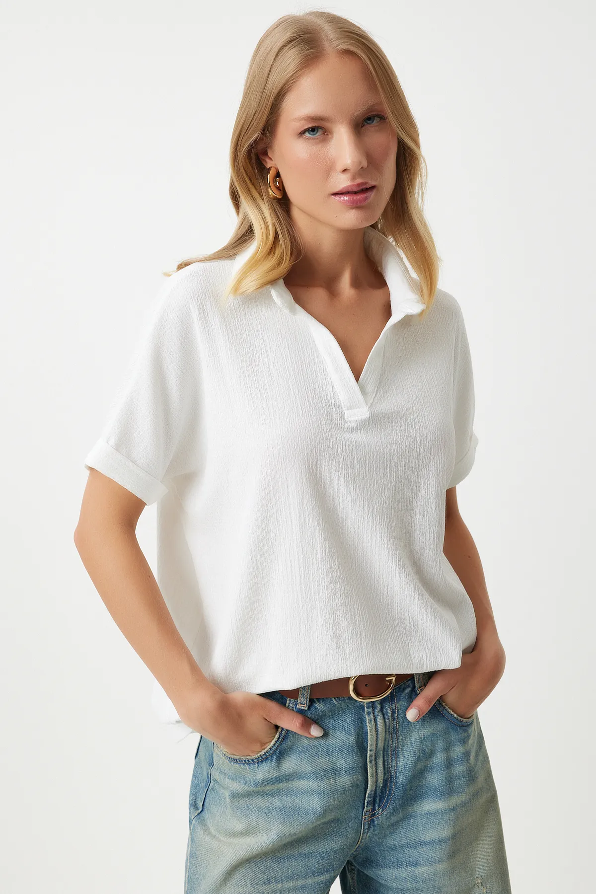 Happiness İstanbul  Ecrufarbene Strickbluse mit Rollkragen und Crinkle-Effekt für Damen DD01299