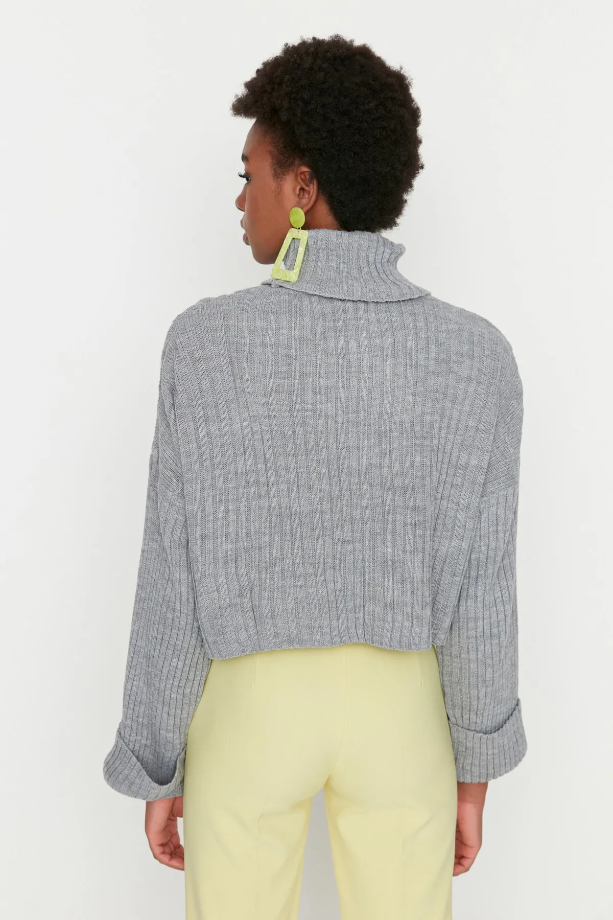 Trendyol Collection  Grauer Crop-Basic-Strickpullover TWOAW22KZ0223