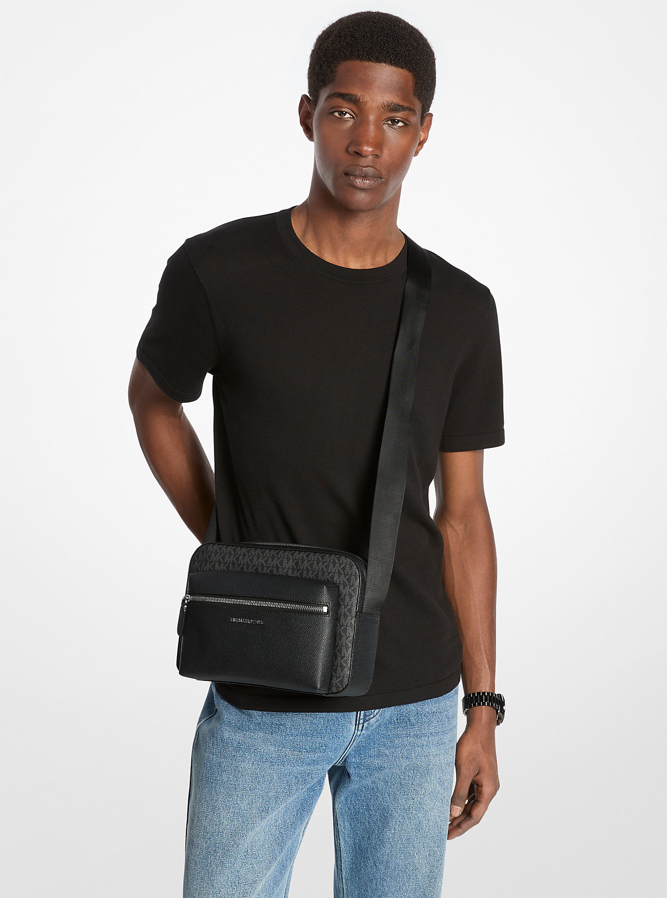 Hudson crossbody-veske med tekstur og signaturlogo for kamera – SVART