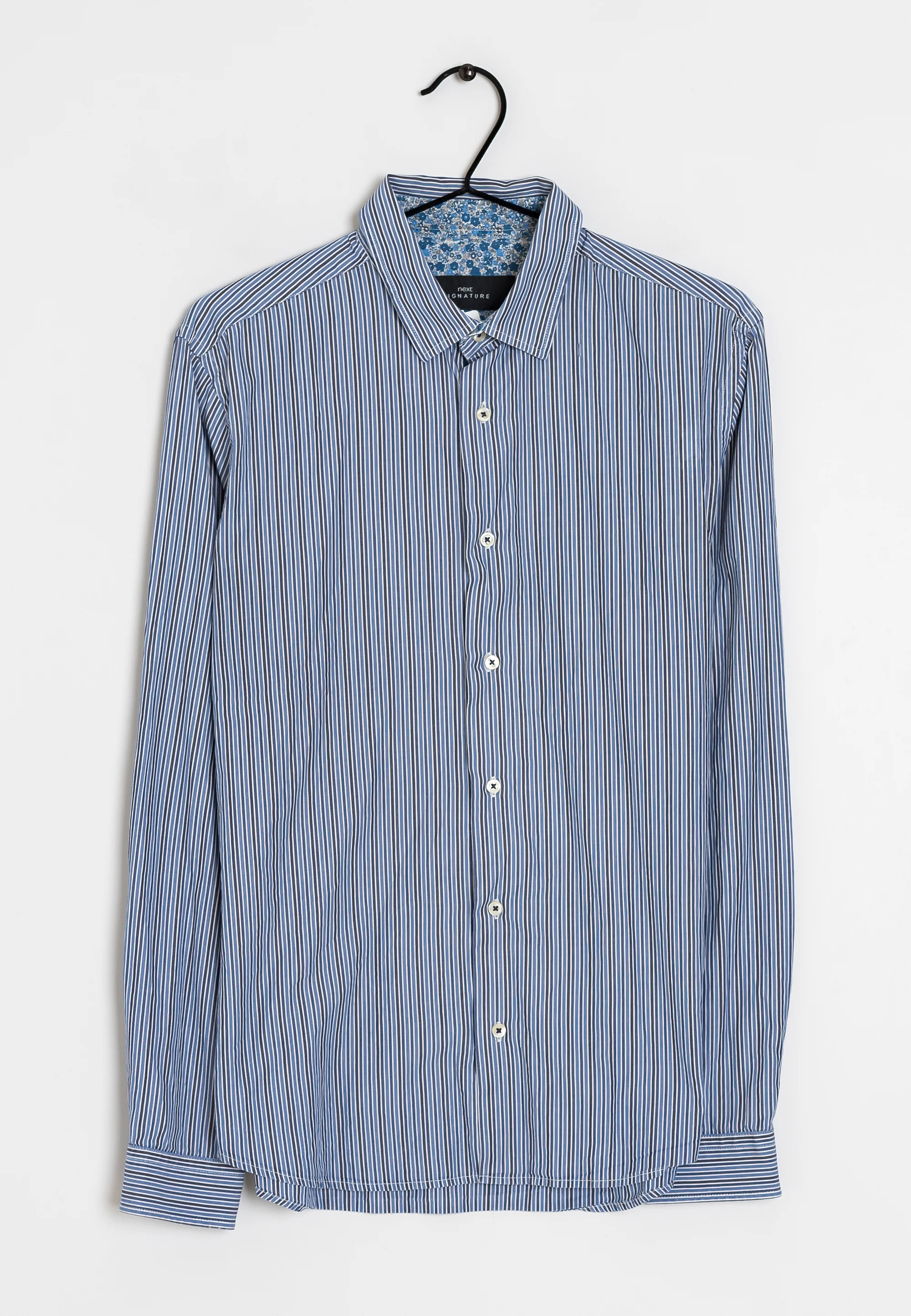 Próxima camisa elegante