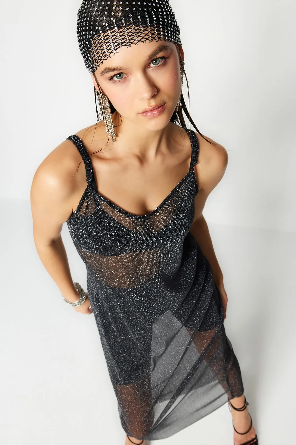 Trendyol Collection  Schwarzes, glänzendes Mesh-Elegantes Abendkleid TPRSS23EL00505