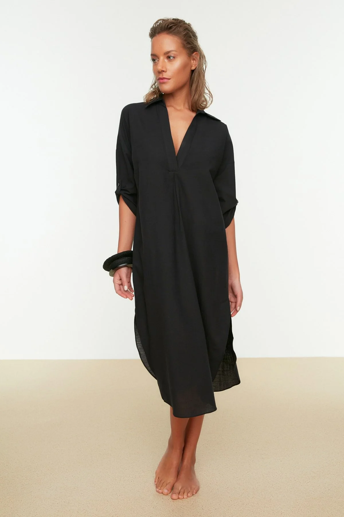 Trendyol Collection  Schwarzes Midi-Strandkleid mit gewebtem Schlitz TBESS21EL3847
