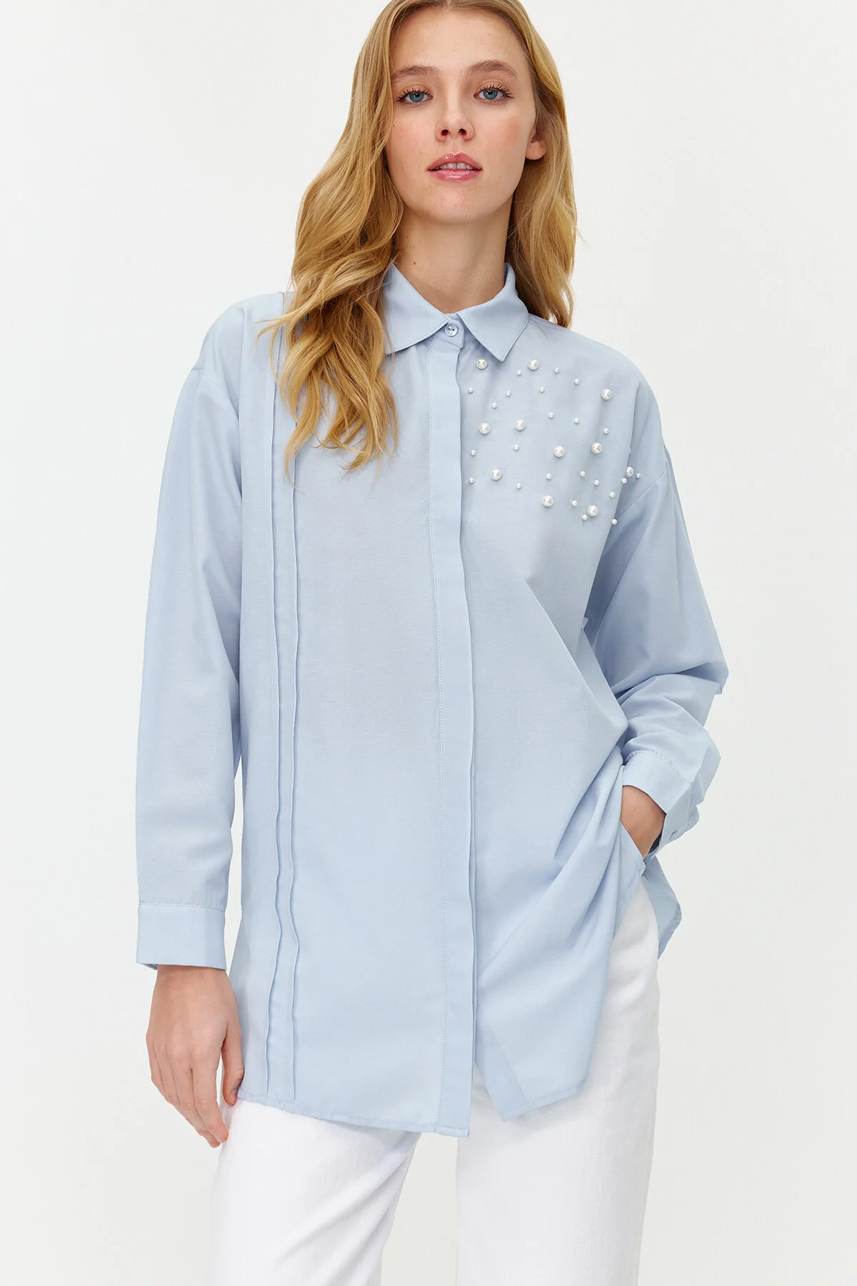 Trendyol Modest  Blaues, perlmuttfarbenes, gewebtes Baumwollhemd TCTSS24TG00032