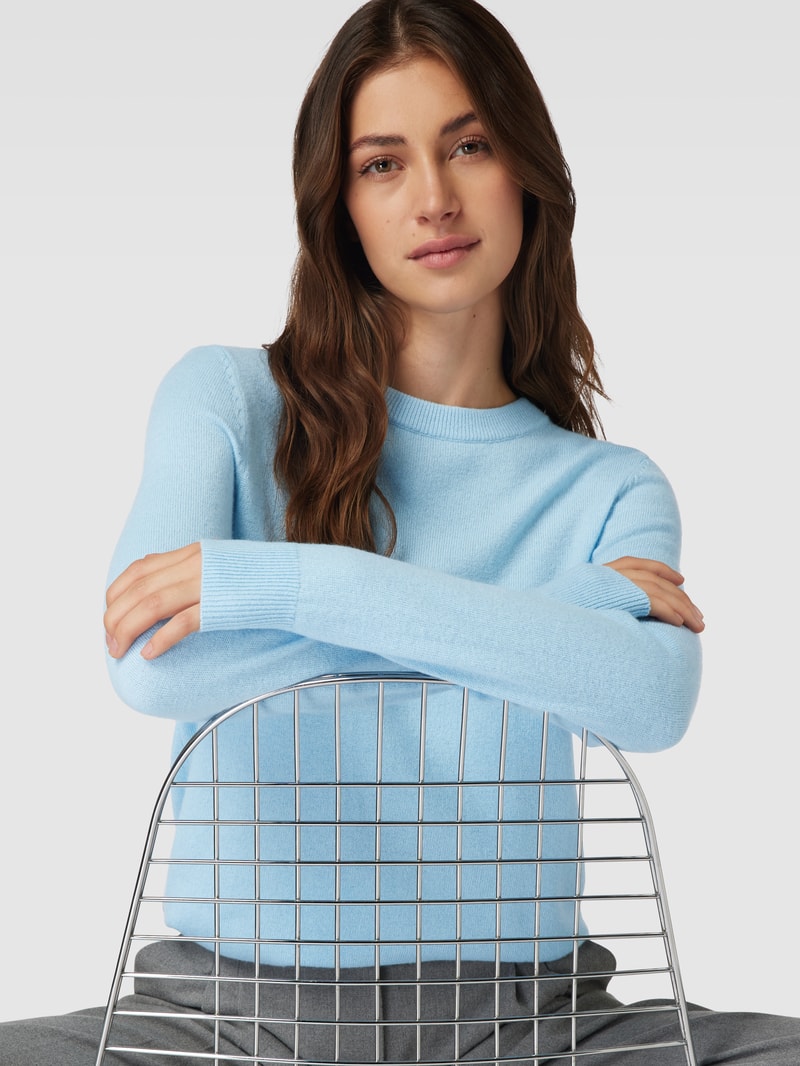 Strickpullover mit Rundhalsausschnitt in hellblau meliert