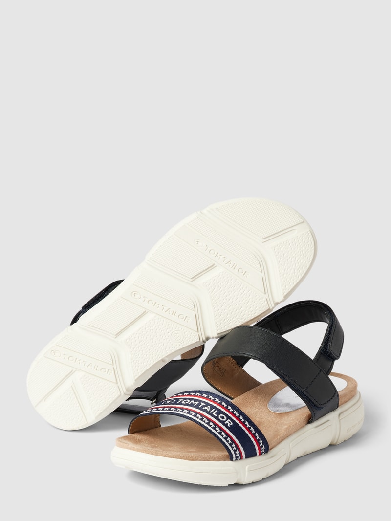 Sandalen mit Label-Detail in marineblau