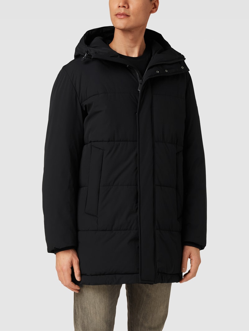 Steppmantel mit Label-Patch in schwarz