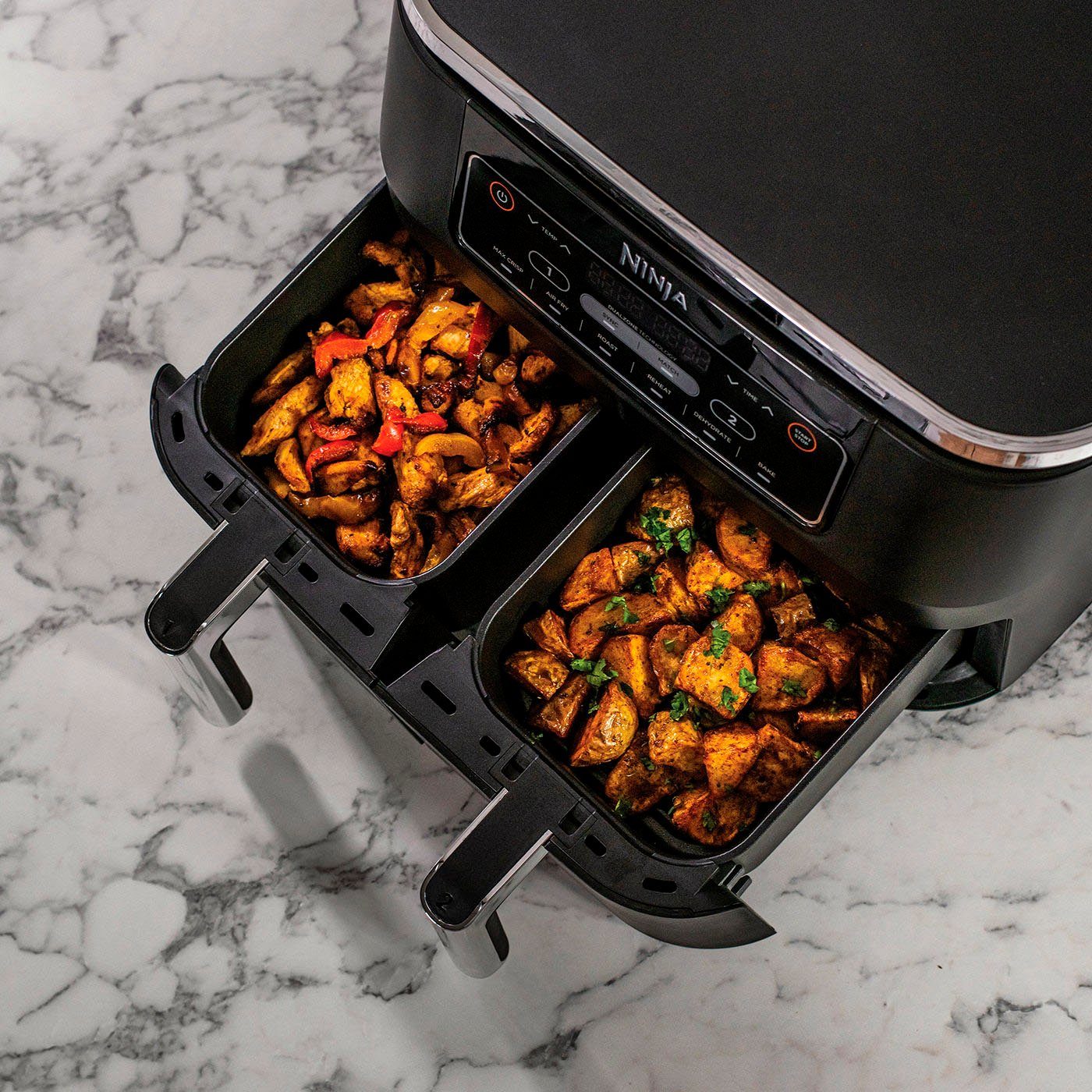 NINJA Heißluftfritteuse Foodi Dual Zone AF300EU, 2400 W, je 0,9 kg Kapazität incl. 2x Knusperblech