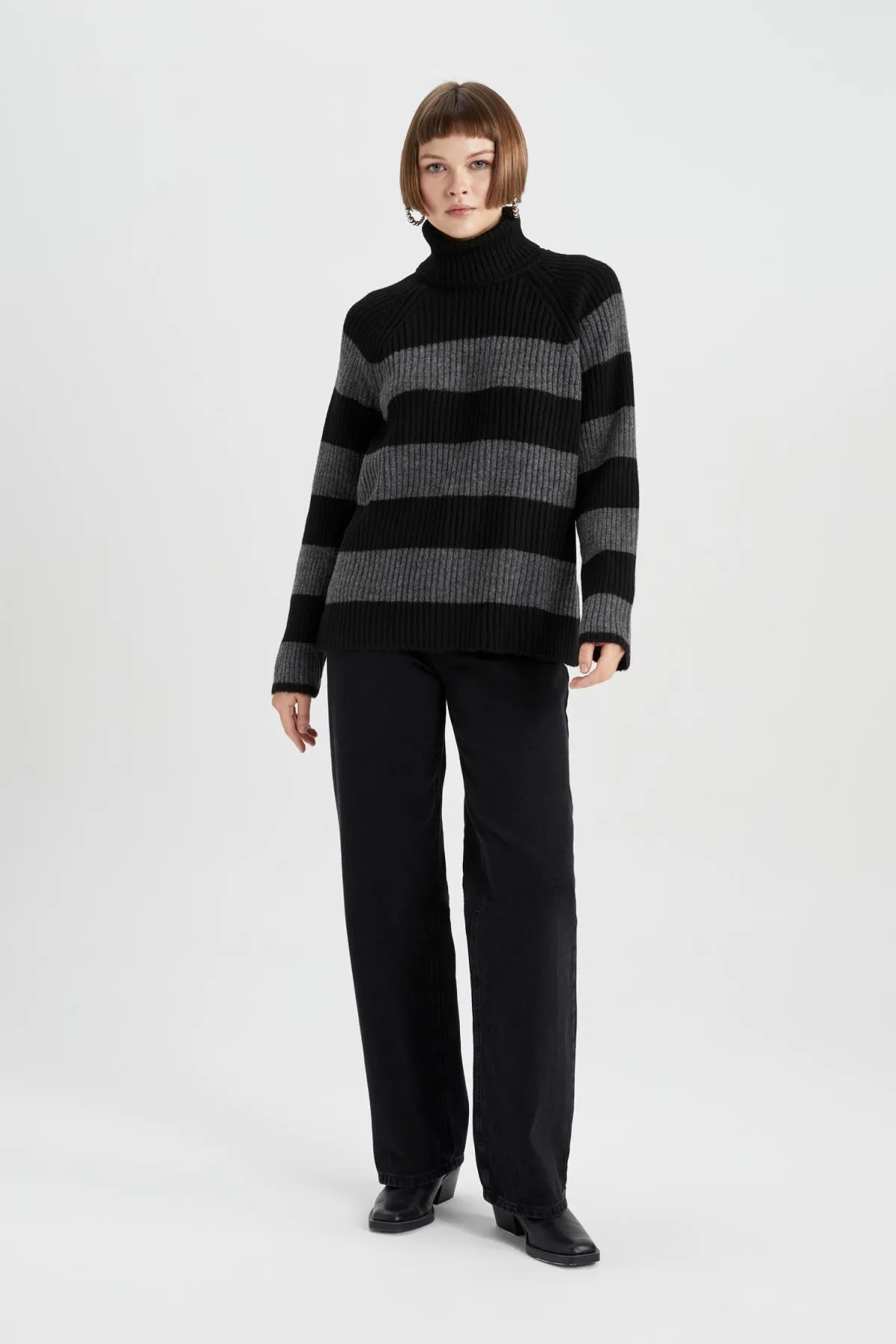 DeFacto  Gerippter Rollkragenpullover mit Oversize-Passform