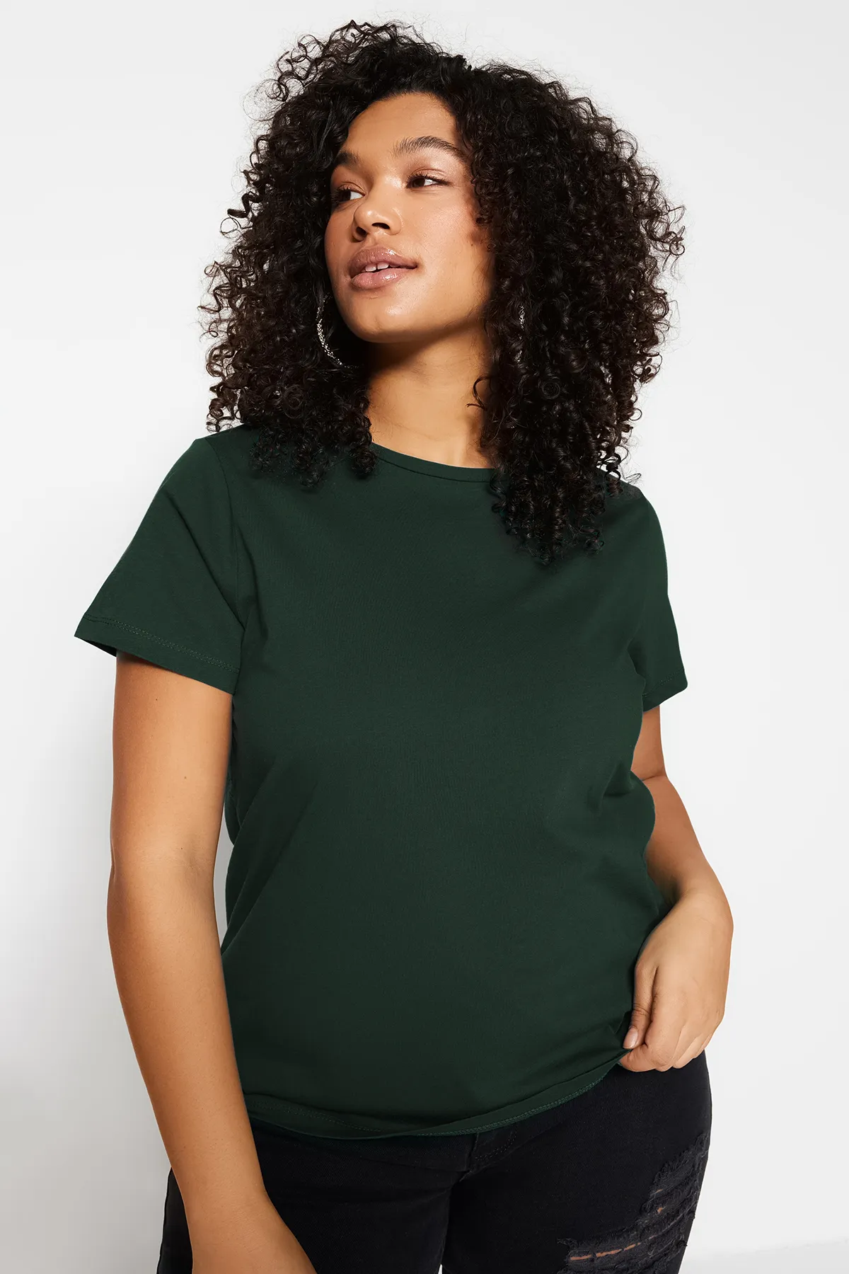 Trendyol Curve  Smaragdgrünes Basic-Strick-T-Shirt mit Rundhalsausschnitt TBSSS22TS0733
