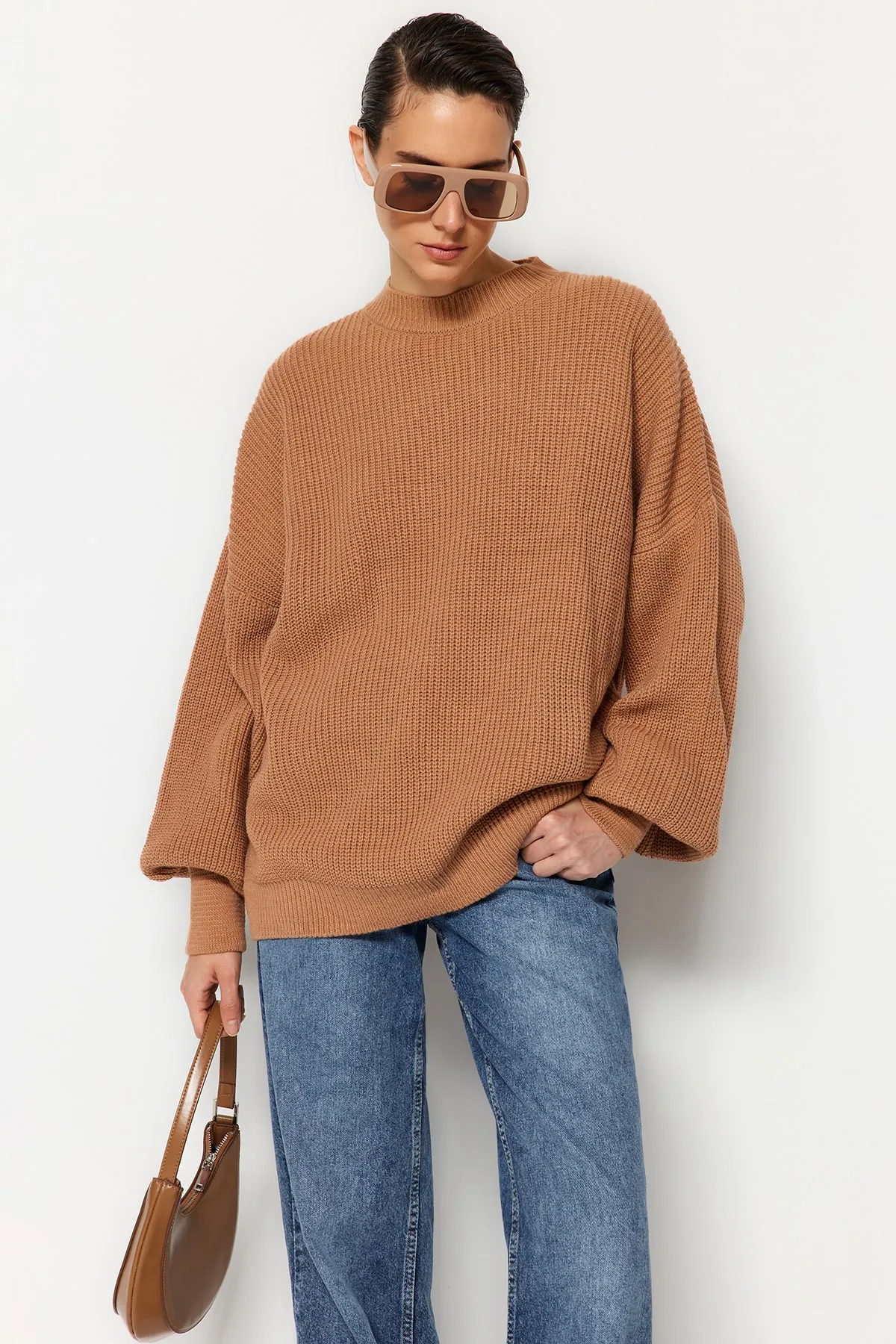 Trendyol Collection  Nerzfarbener Strickpullover mit Rundhalsausschnitt und weiter Passform TWOAW23KZ01448