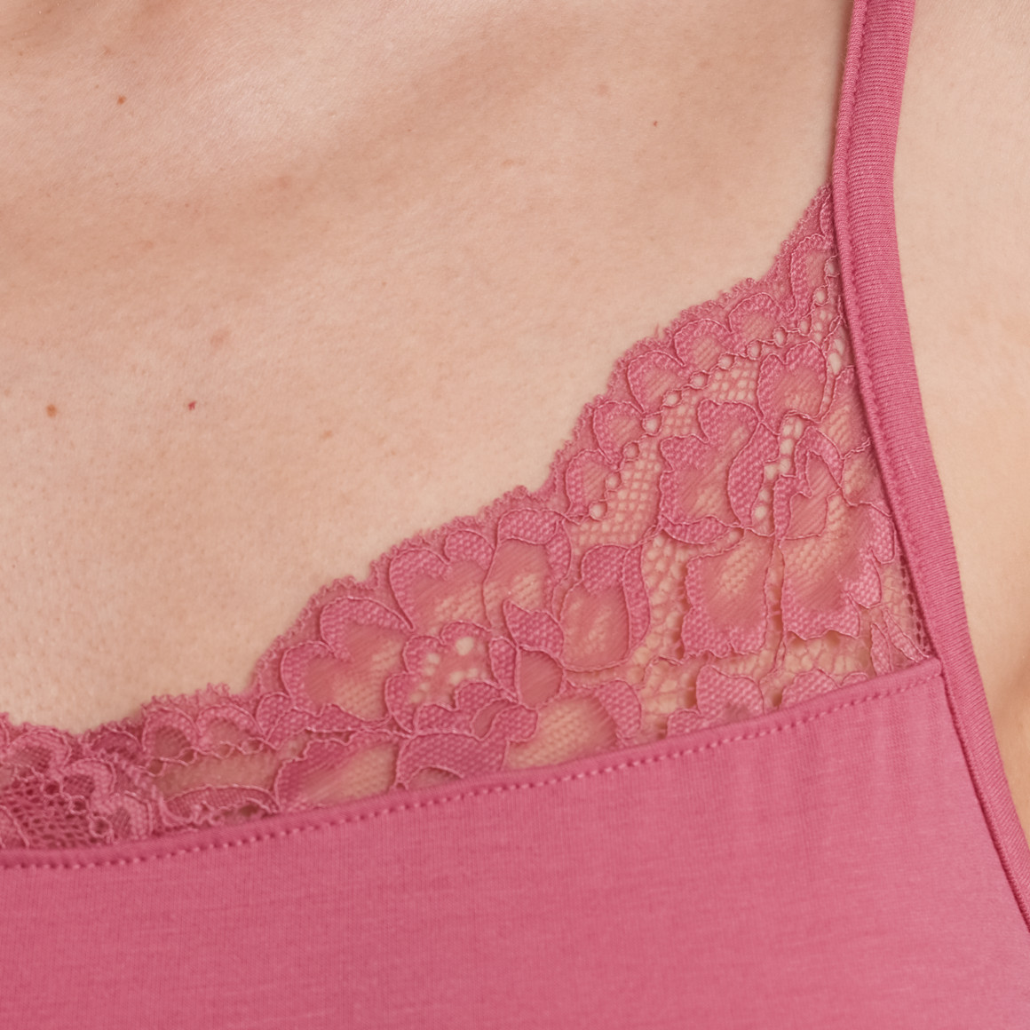 2 Damen Unterhemden mit Spitze