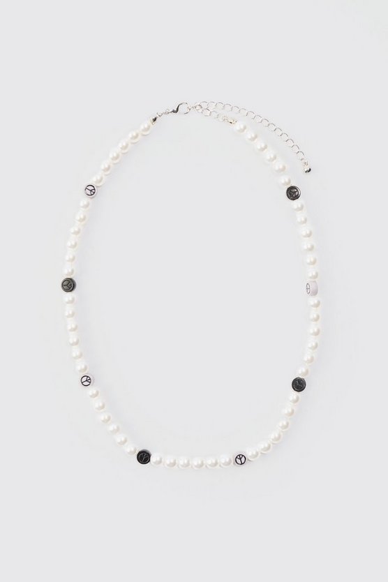 Schwarze Kette mit Perlen und Perlen