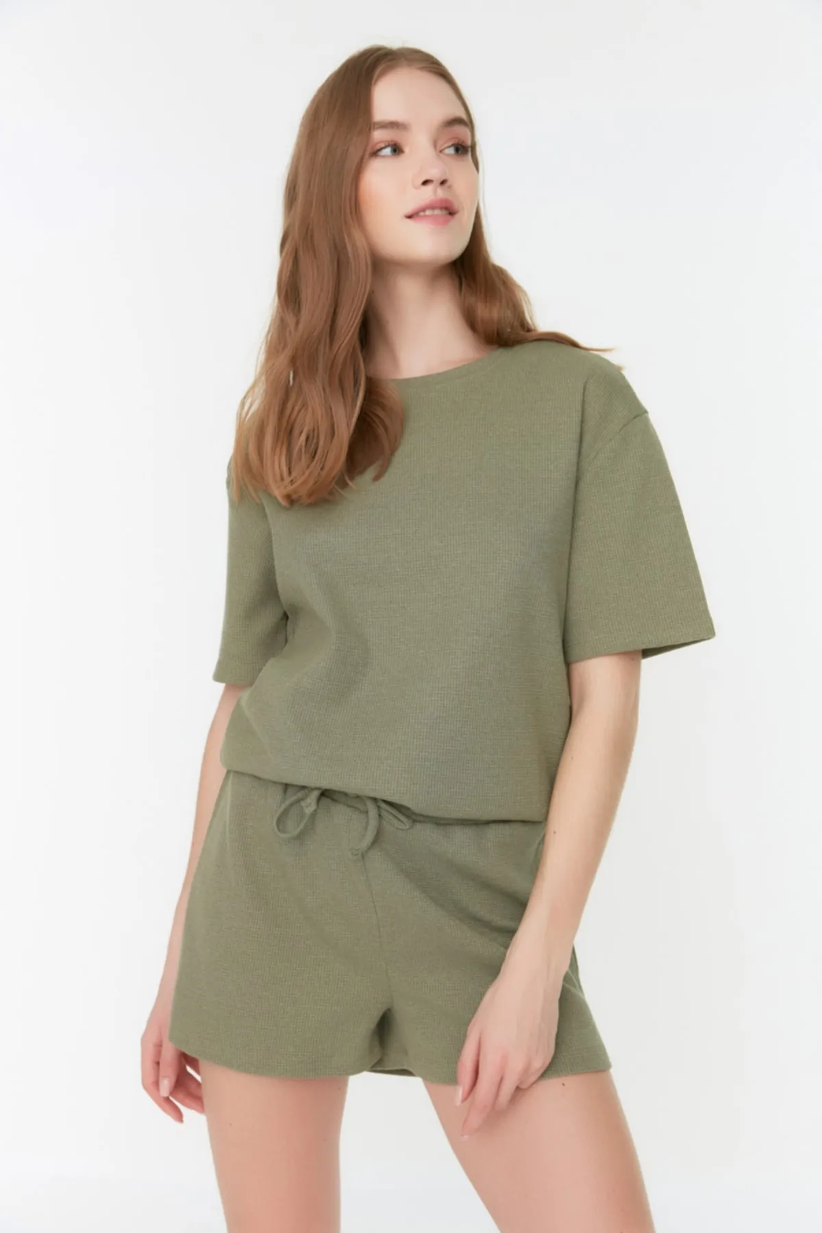 Trendyol Collection  Khakifarbenes Strick-Pyjama-Set aus Baumwolle mit Waffelmuster THMSS22PT0524