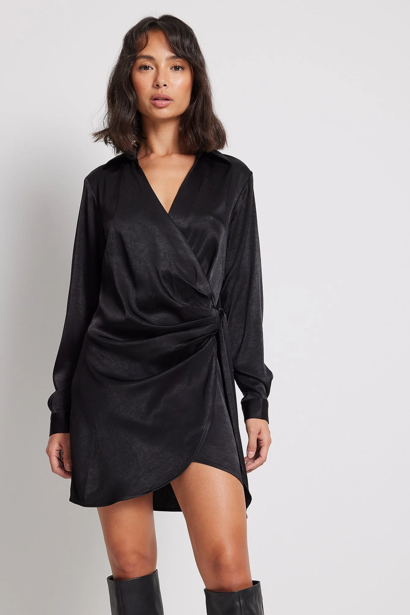 Wickel-Hemdblusenkleid aus Satin