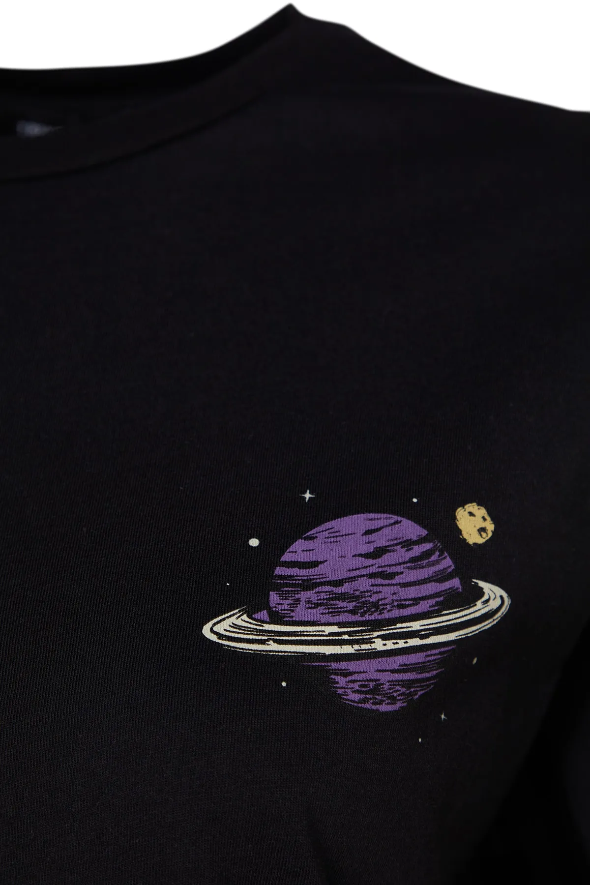 Trendyol Collection  Schwarzes Boyfriend-Strick-T-Shirt mit Rundhalsausschnitt aus 100 % Baumwolle mit Galaxy-Print auf der Vorder- und Rückseite TWOSS23TS00257