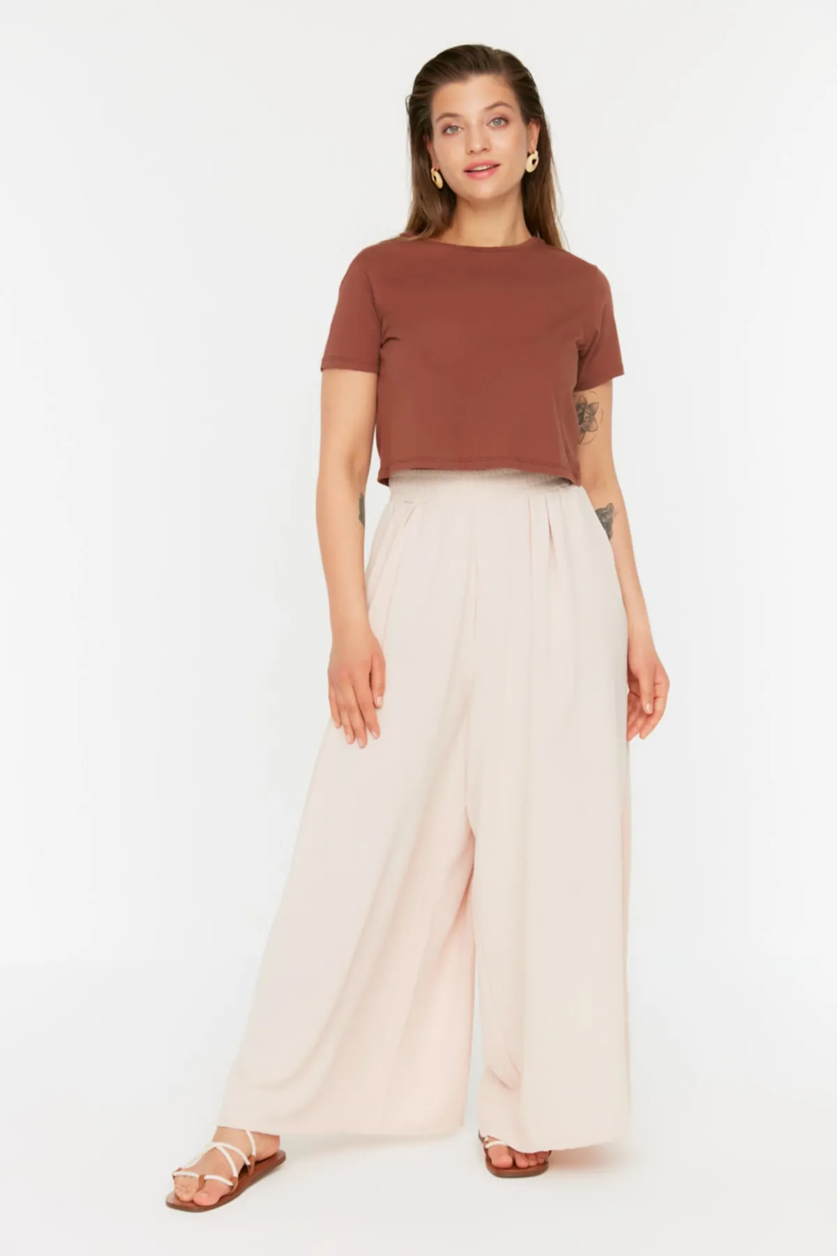 Trendyol Curve  Beigefarbene Webhose mit weitem Bein TBBSS22PL00002