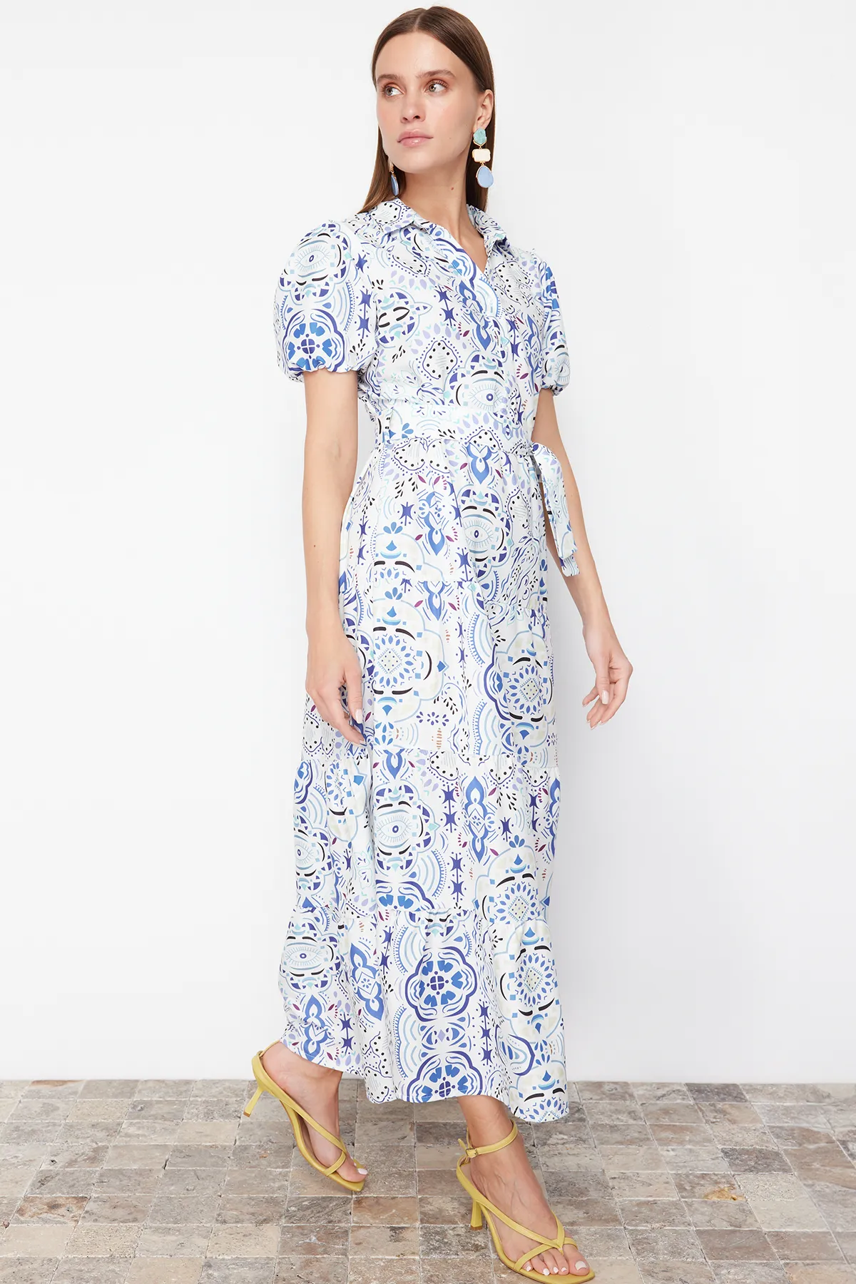 Trendyol Collection  Blaues, weit geschnittenes, gewebtes Maxikleid mit Hemdkragen TWOSS24EL00861