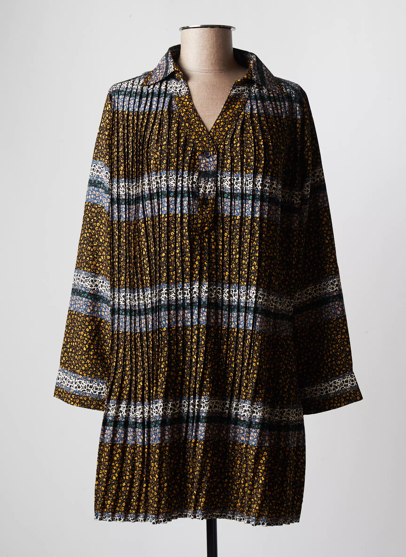 Wiya Robes Courtes Femme couleur noir