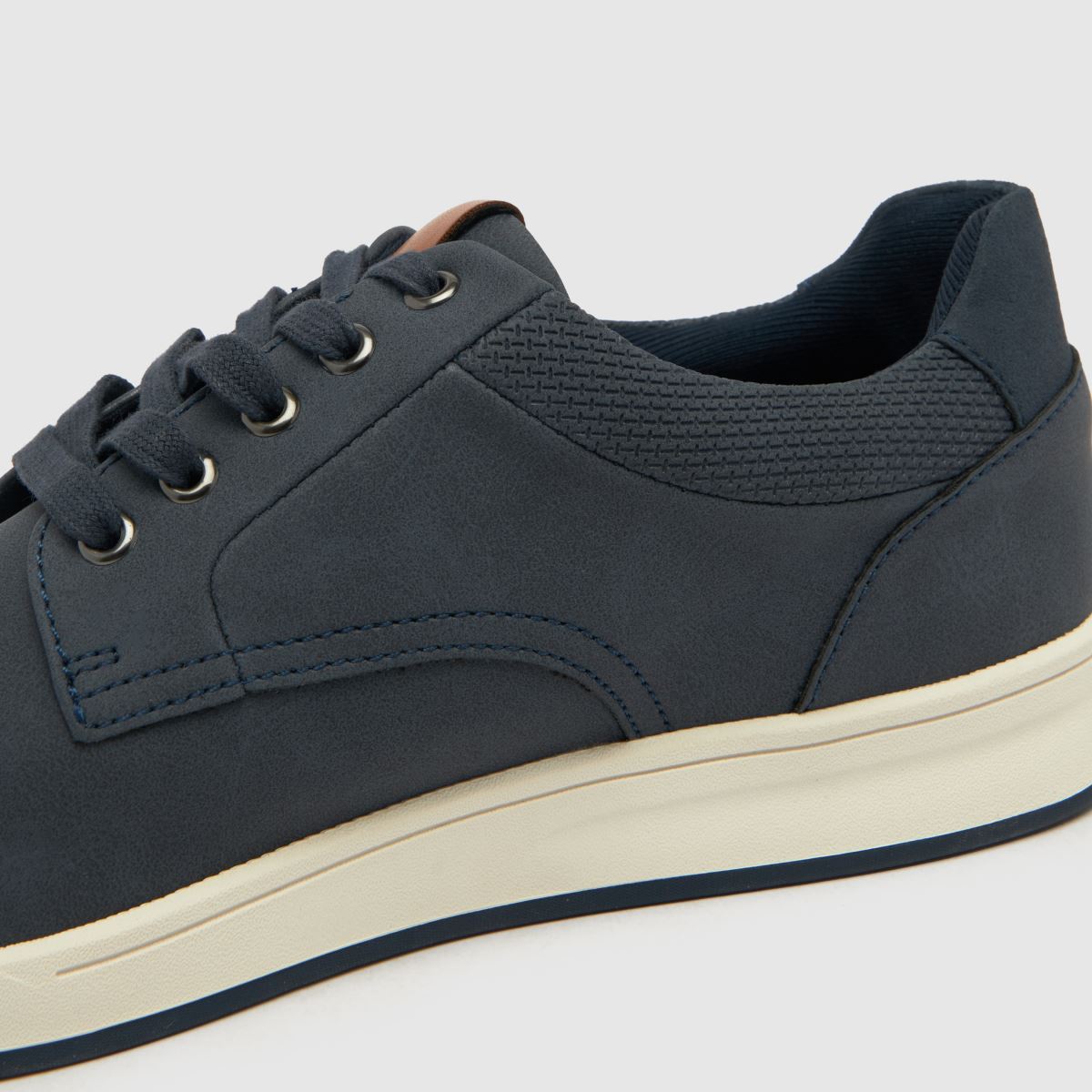Schuh William – Marinblå sneakers med snörning