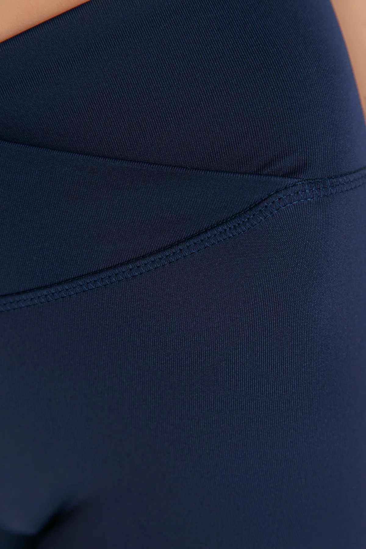 Trendyol Collection  Marineblaue, zweireihige, gestrickte Sport-Leggings mit detaillierter Taille und durchgehender Länge TWOAW22TY0064