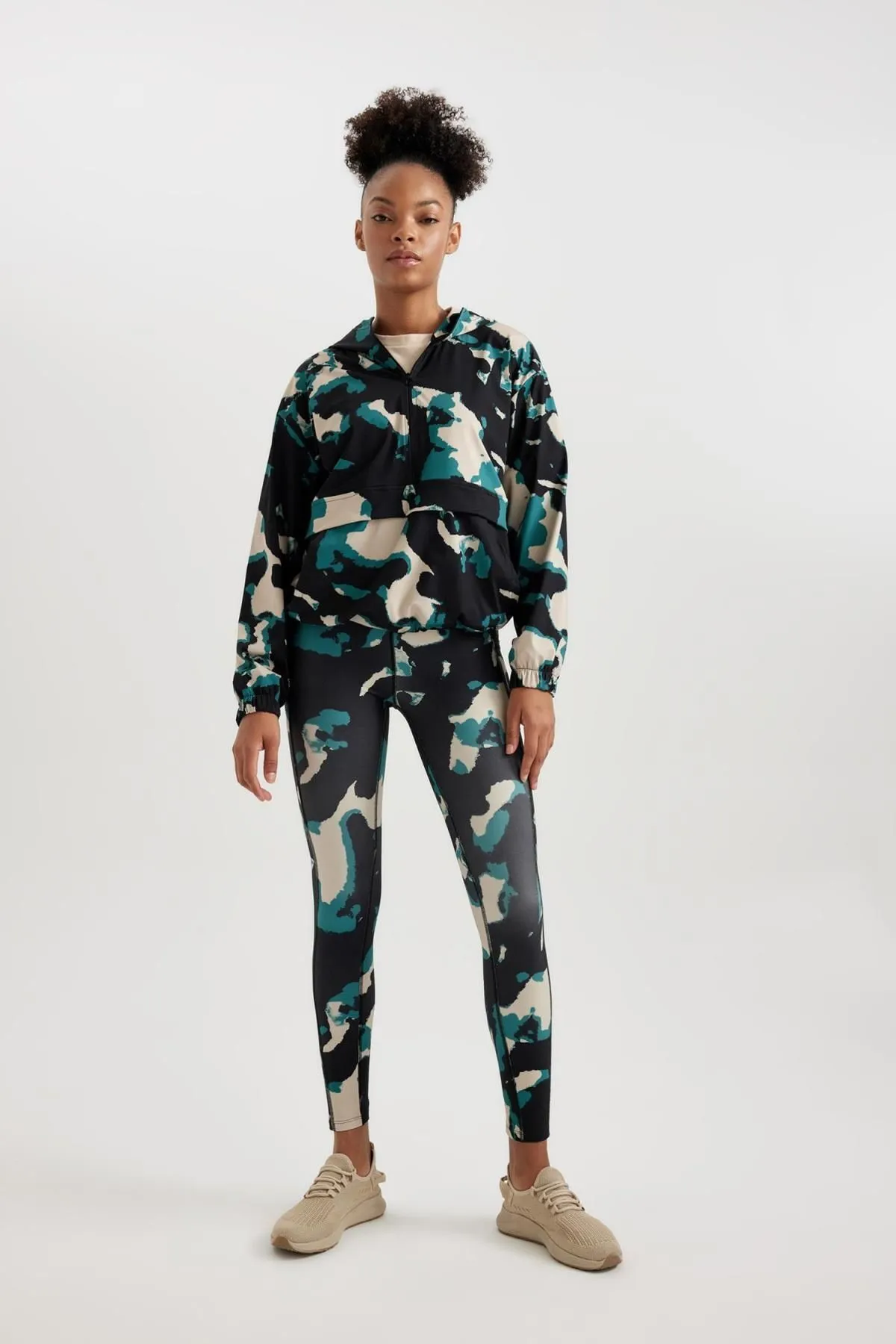 DeFacto  Fit Gemusterte Sport-Leggings - Taillenbetont B2544ax23au