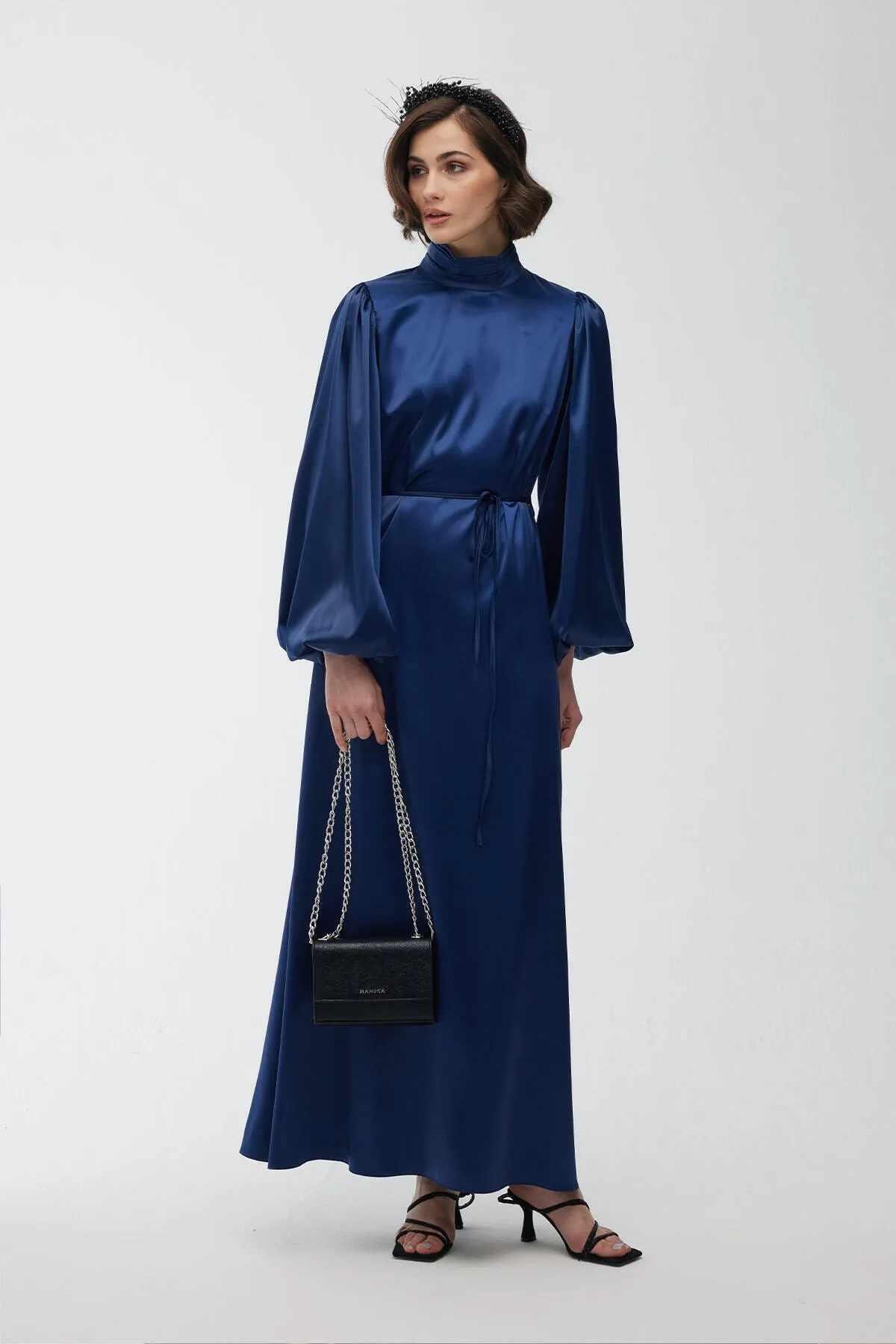 Manuka  ABENDKLEID AUS SATIN MIT BALLONÄRMELN MARINEBLAU