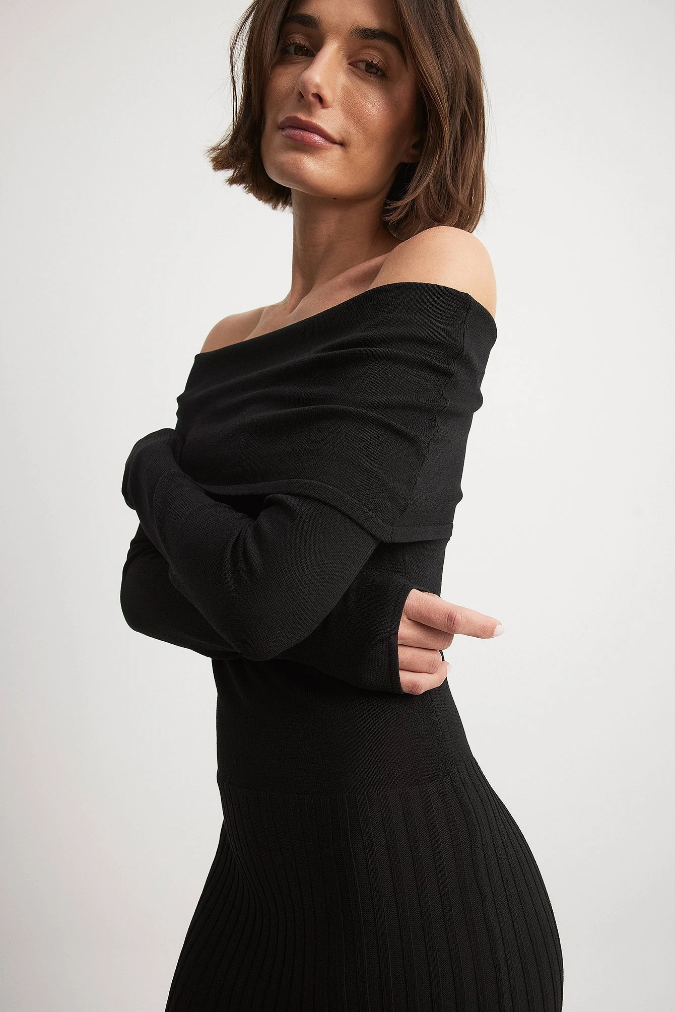 Schulterfreies Maxi-Strickkleid