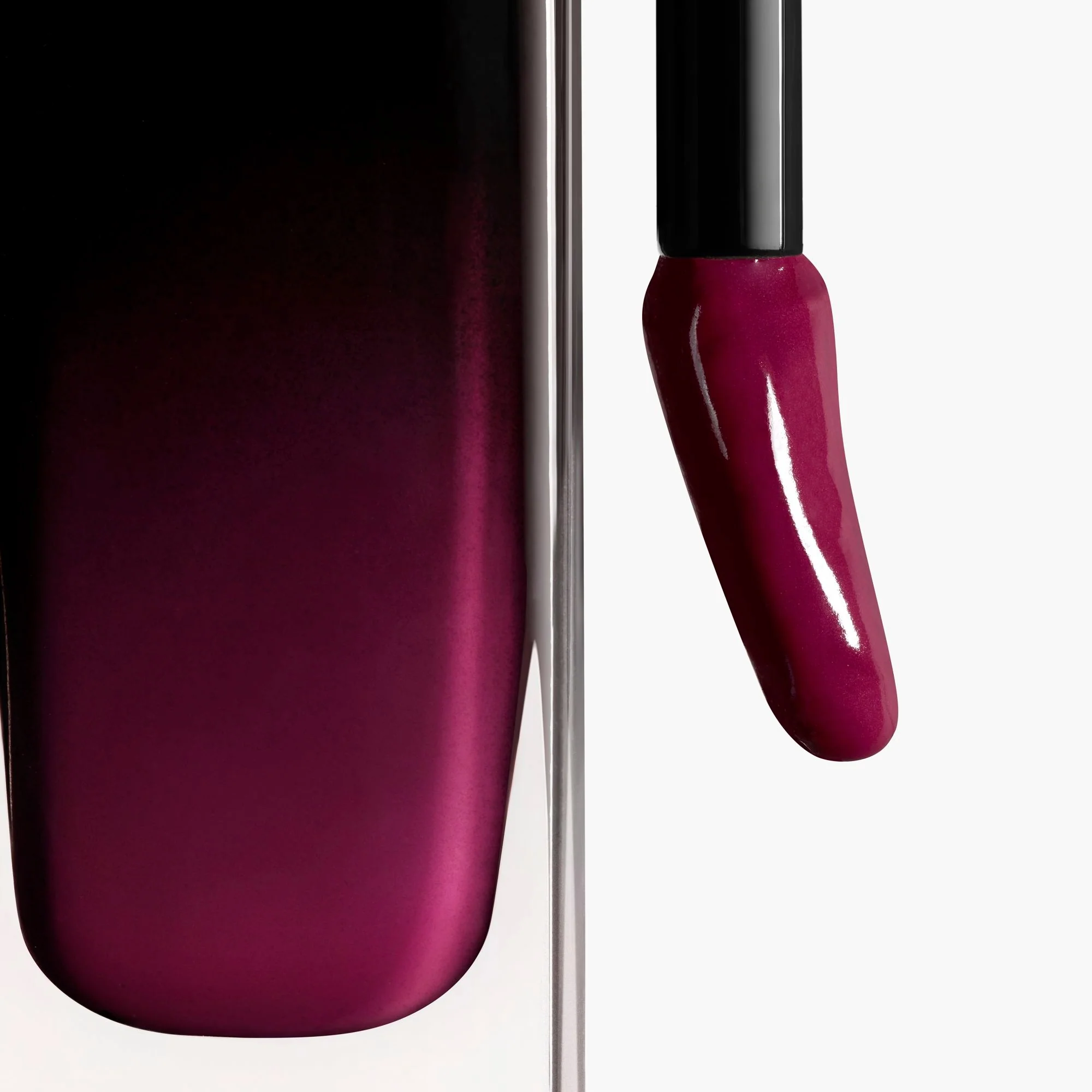 ROUGE ALLURE LAQUE - RUJUL FLUID EXTREM DE DURATĂ ȘI STRĂLUCITOR
