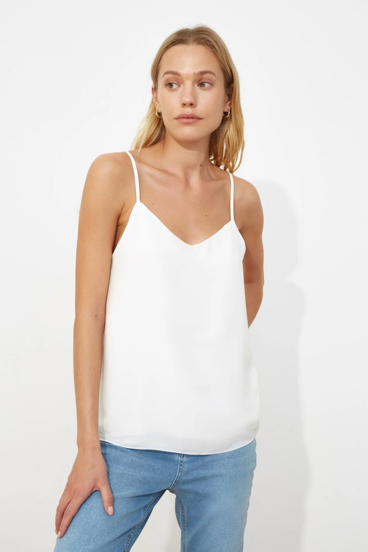 Trendyol Collection  Ecru Basic-Trägerbluse aus Webstoff TWOSS19BB0224