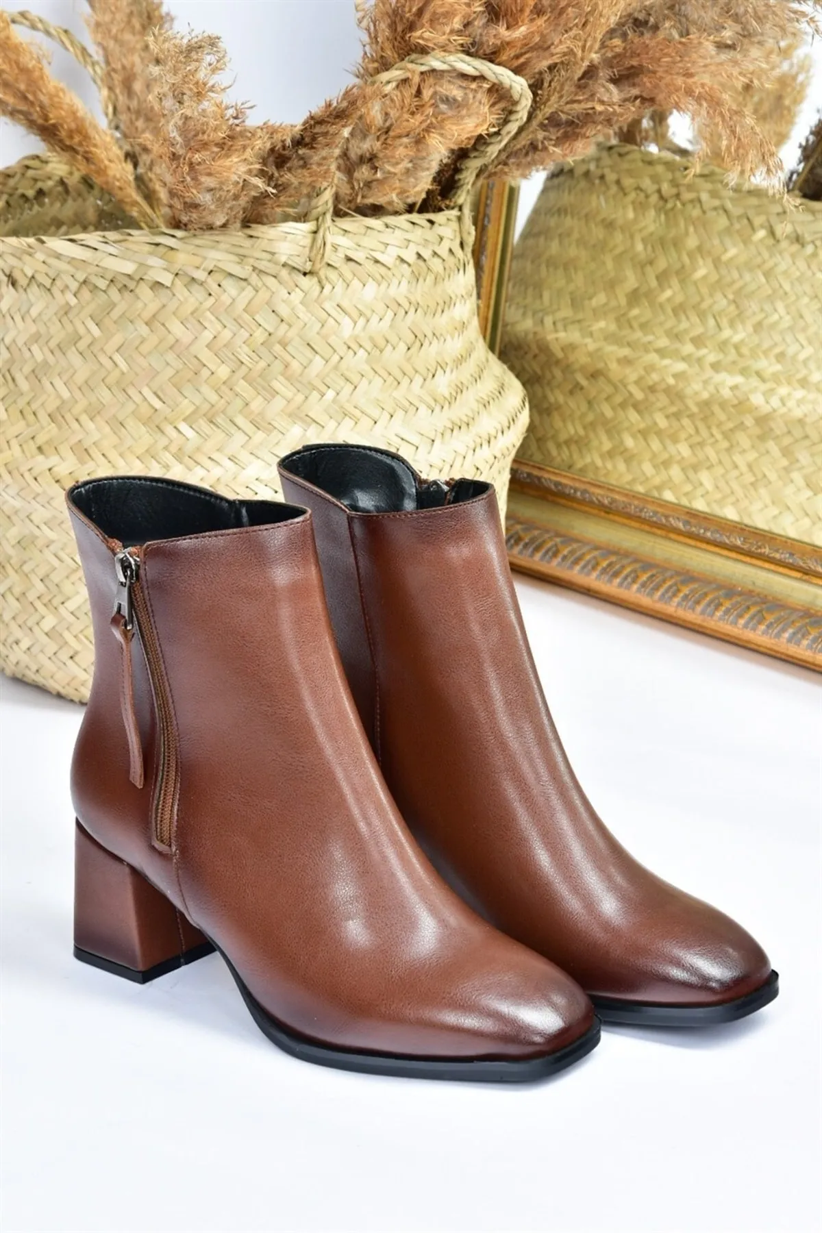 Fox Shoes  Hellbraune Daily-Damenstiefel mit dickem Absatz L713650309.