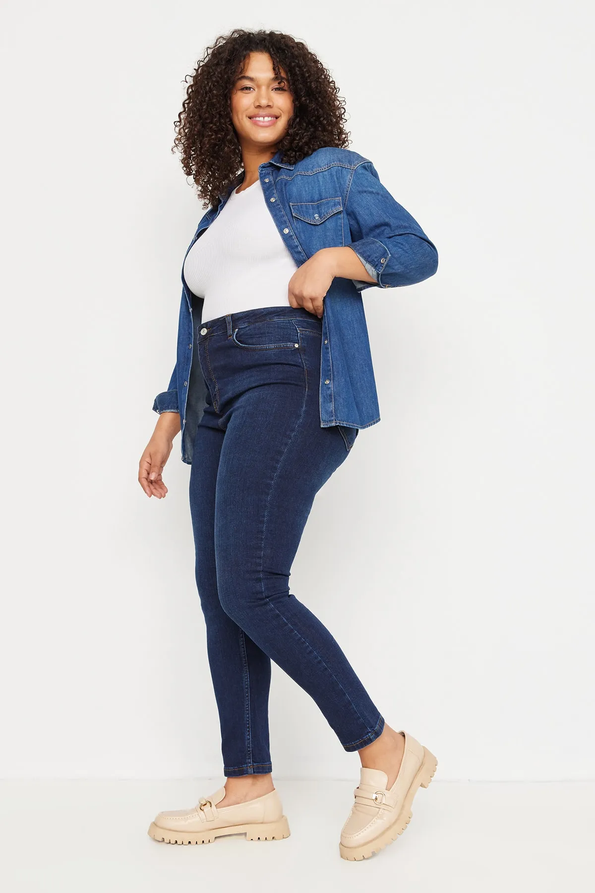 Trendyol Curve  Dunkelblaue, dehnbare Skinny-Jeans mit hoher Taille TBBAW23JE00000