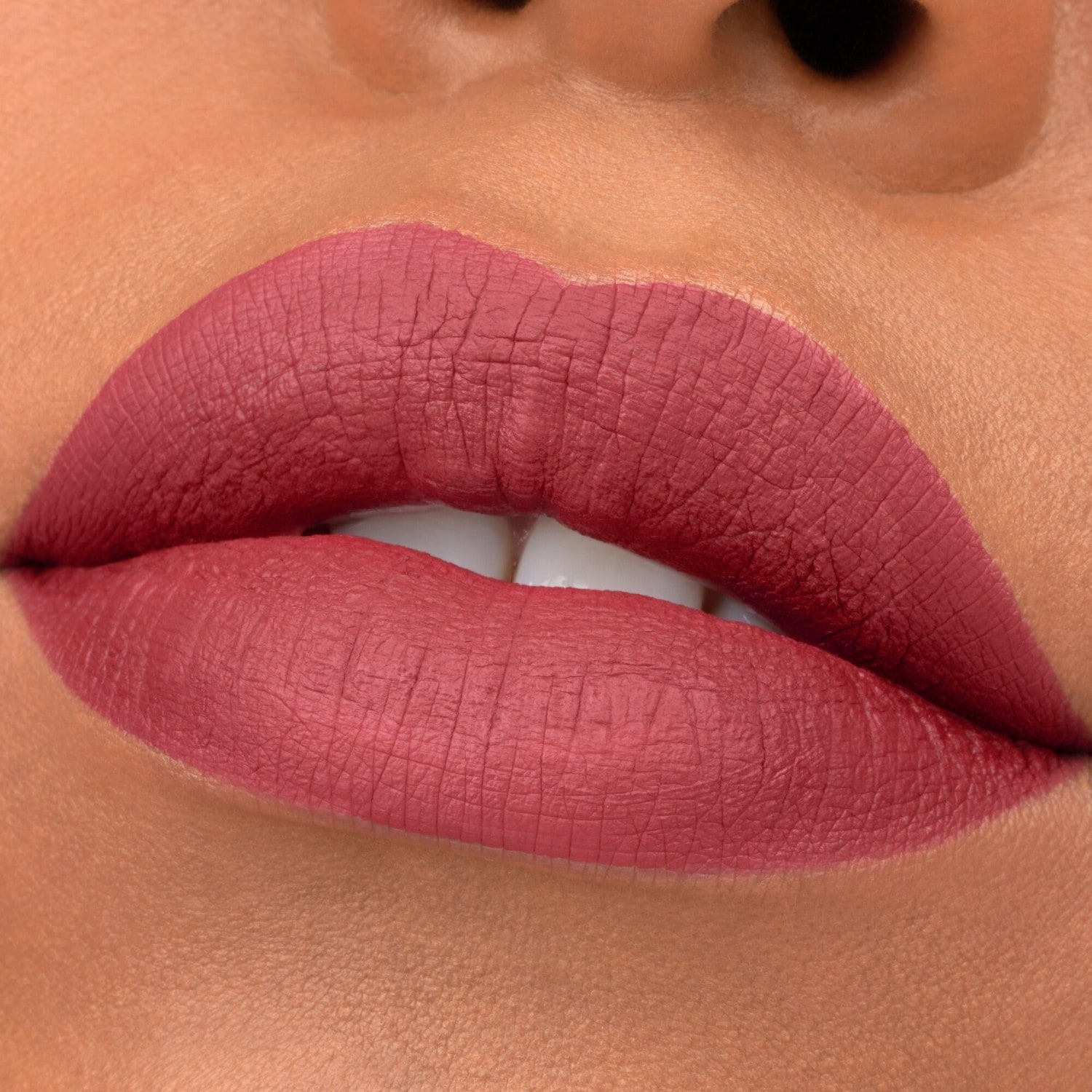 Essence 8h MATTE skystis