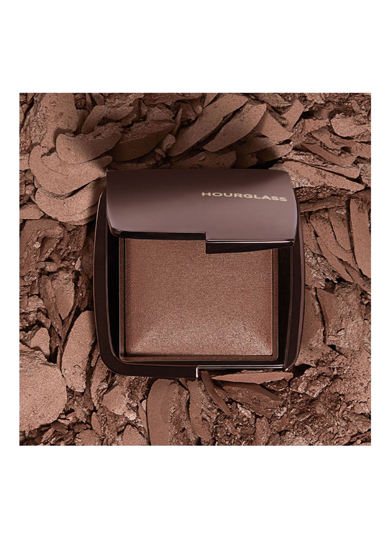 Pudră bronzantă iluminatoare Hourglass AMBIENT™