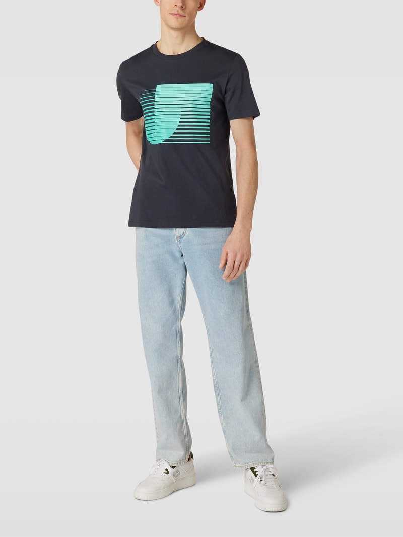 T-Shirt mit Motiv-Print Modell 'Tee 6' in marineblau